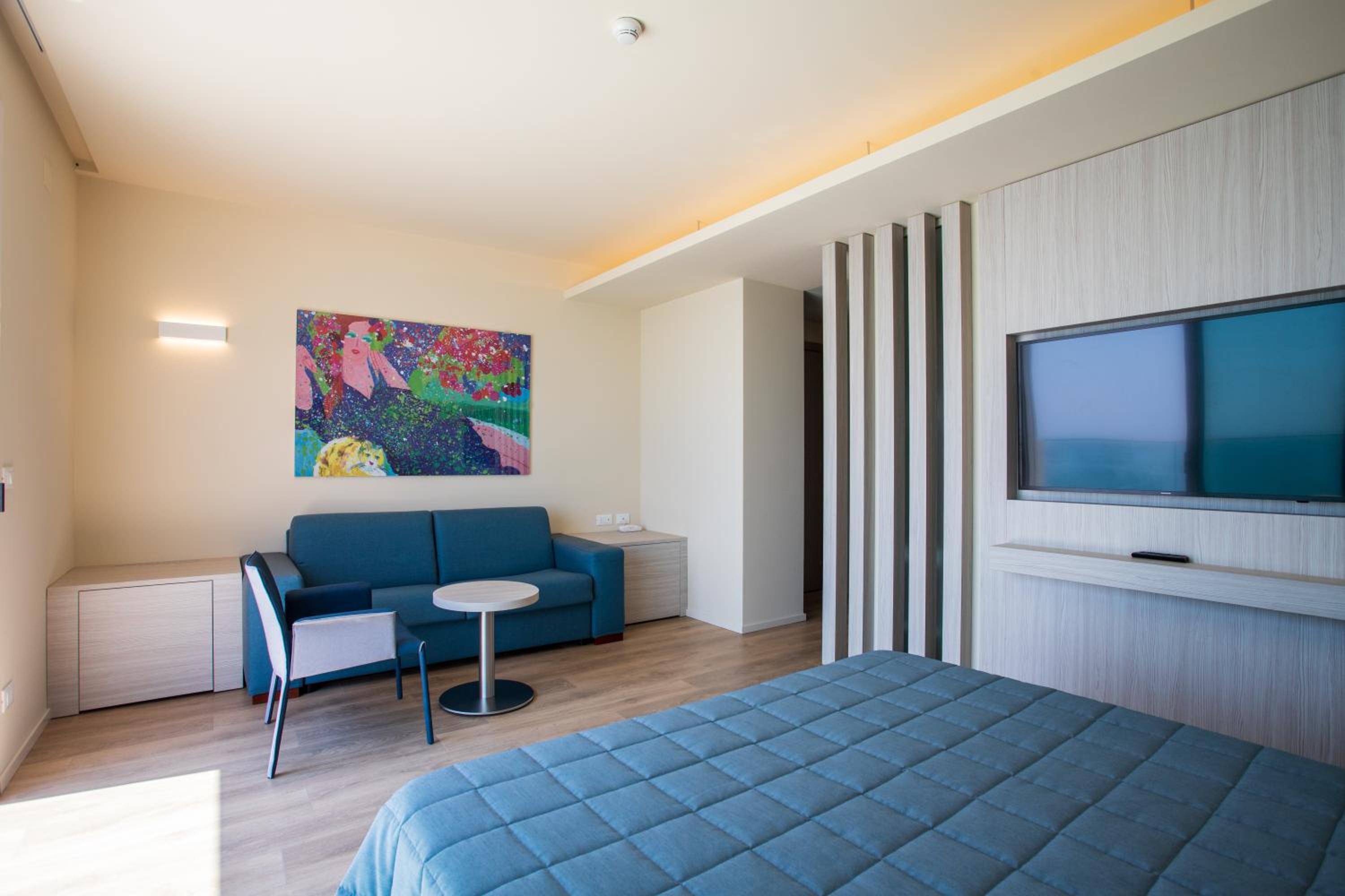 Deluxe Double or Twin Room with Sea View - Photo 1