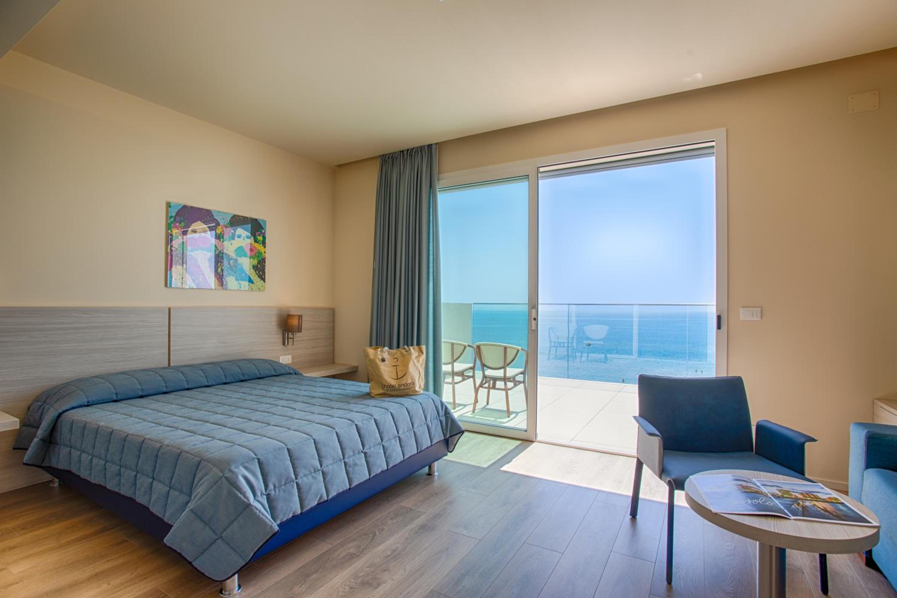 Deluxe Double or Twin Room with Sea View - Photo 6