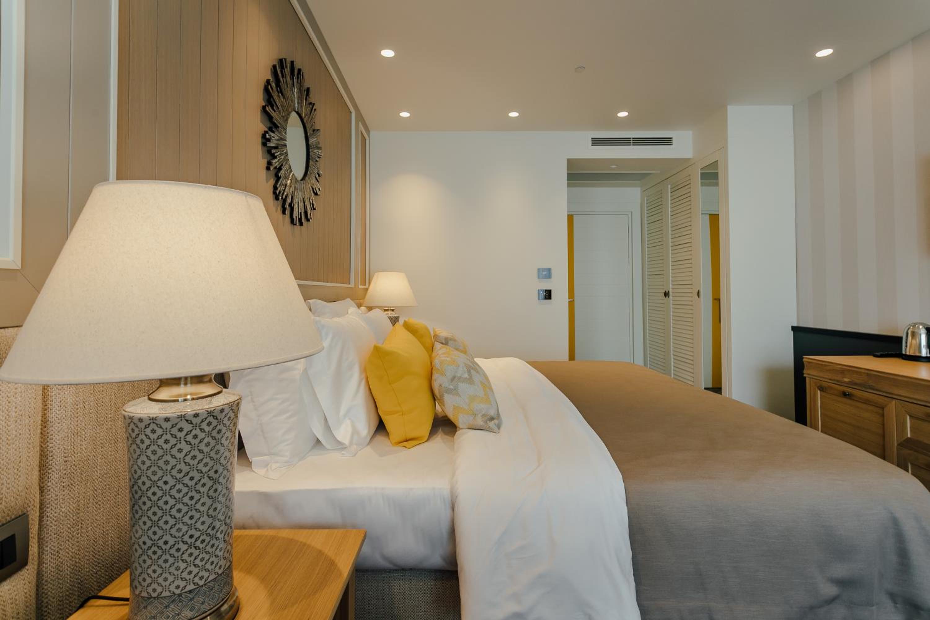 Junior Suite with Side Sea View - Photo 9