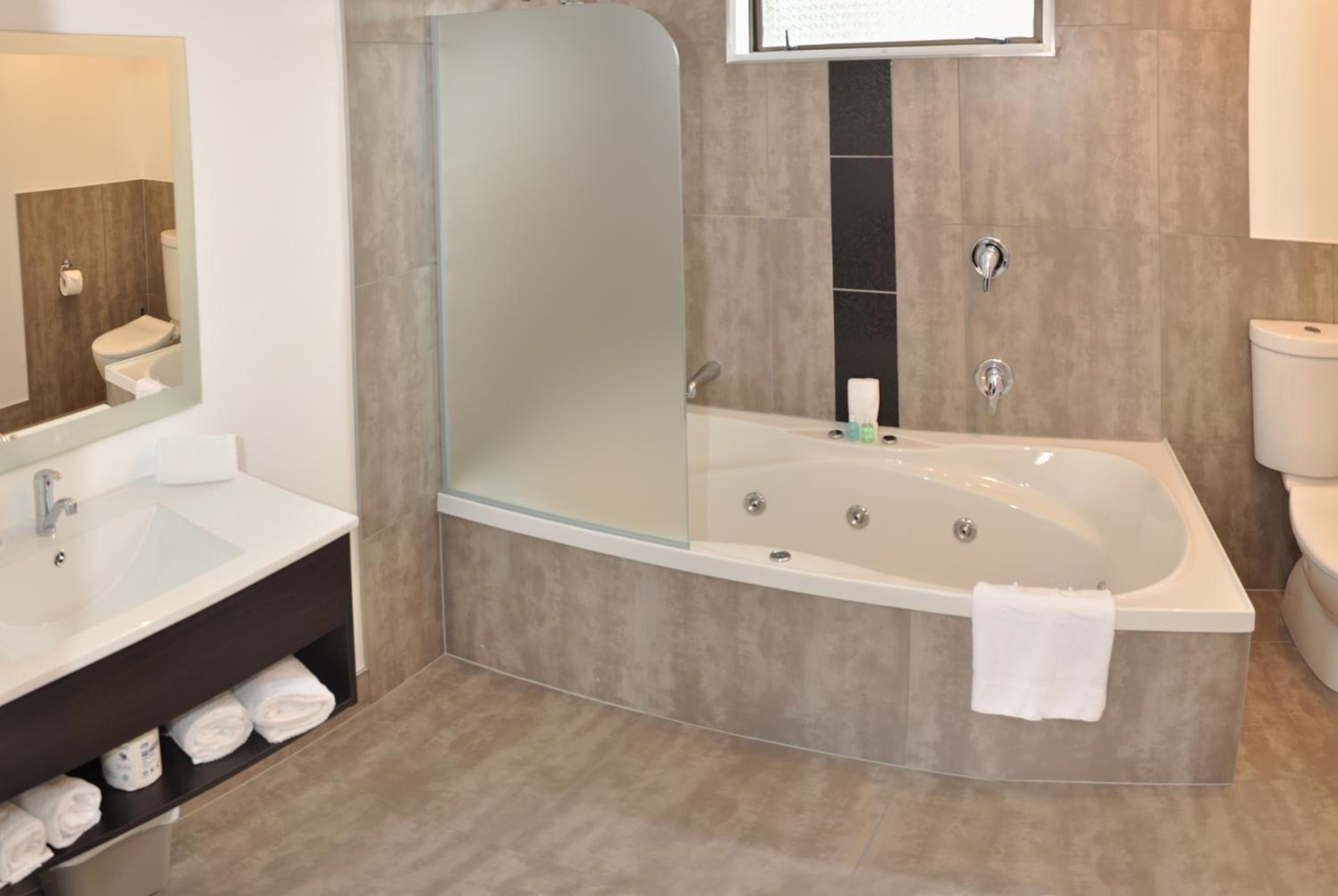 Executive Studio with Spa Bath  photo 3