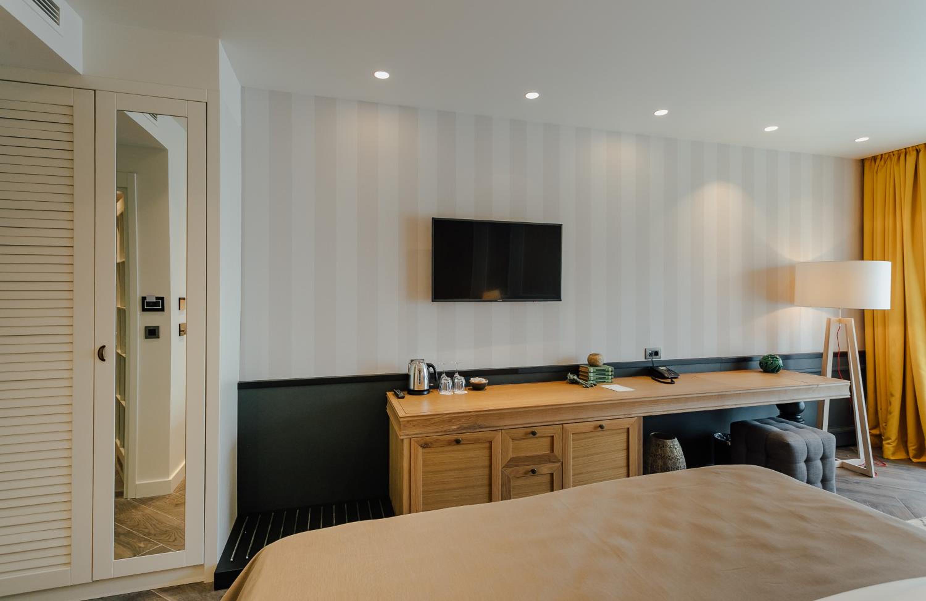 Junior Suite with Side Sea View - Photo 10