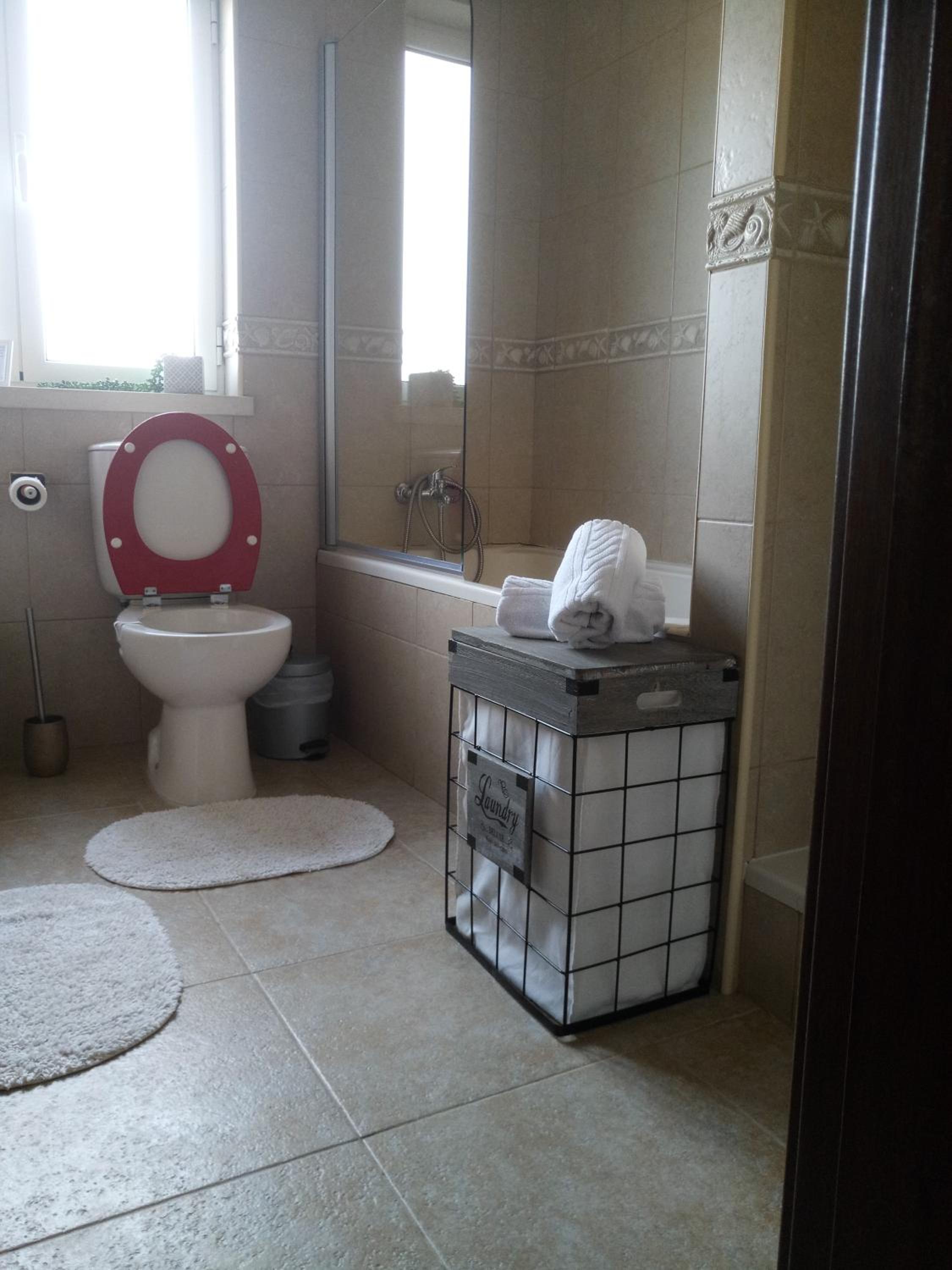 Two-Bedroom House - Photo 4