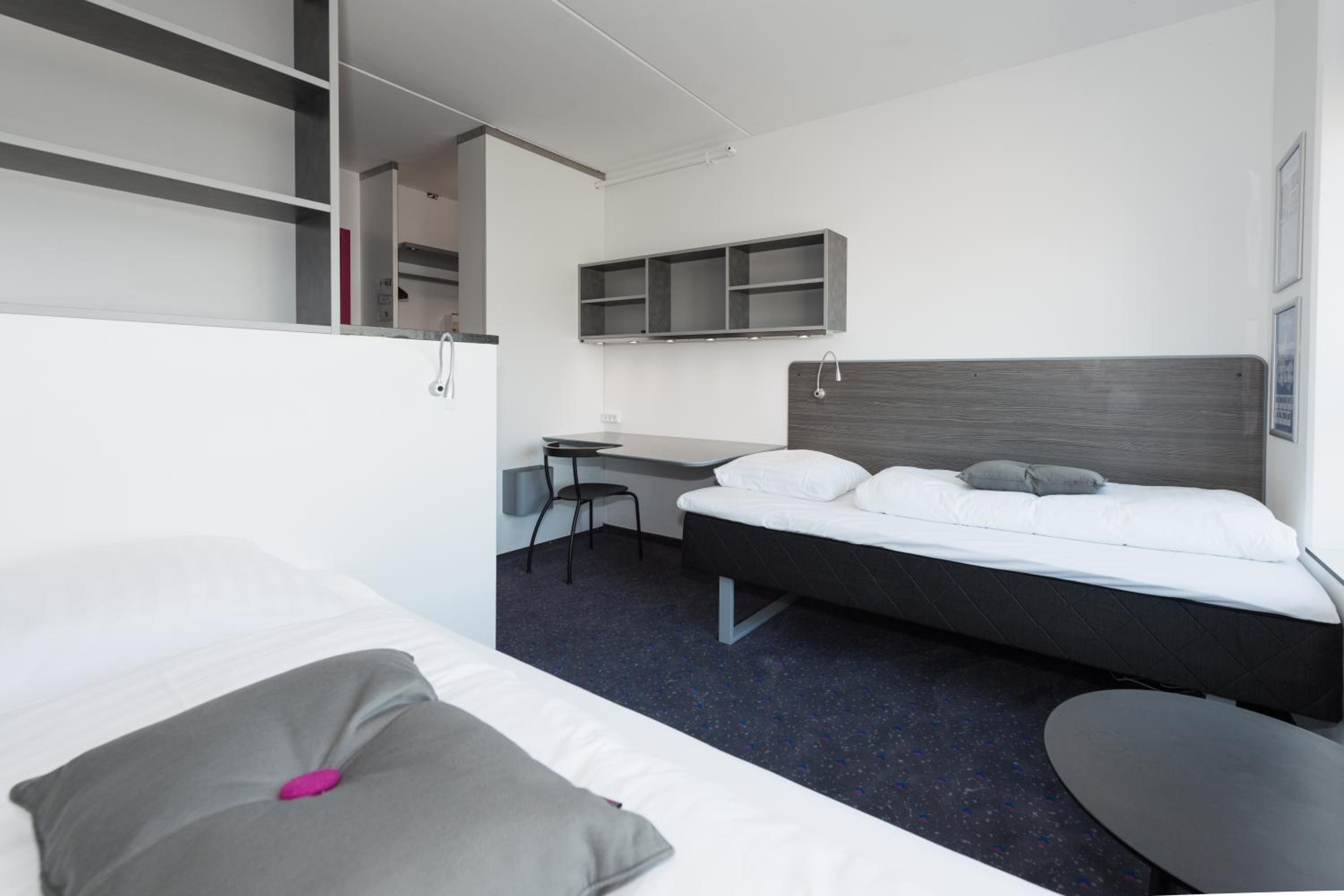Twin Bed Apartment - Photo 2
