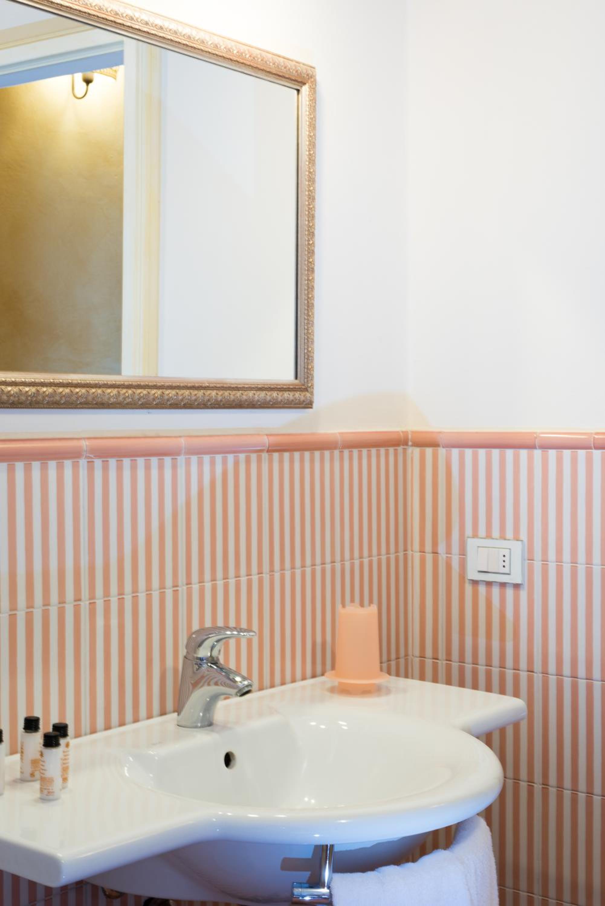Standard One-Bedroom Apartment (2 Adults) photo 3