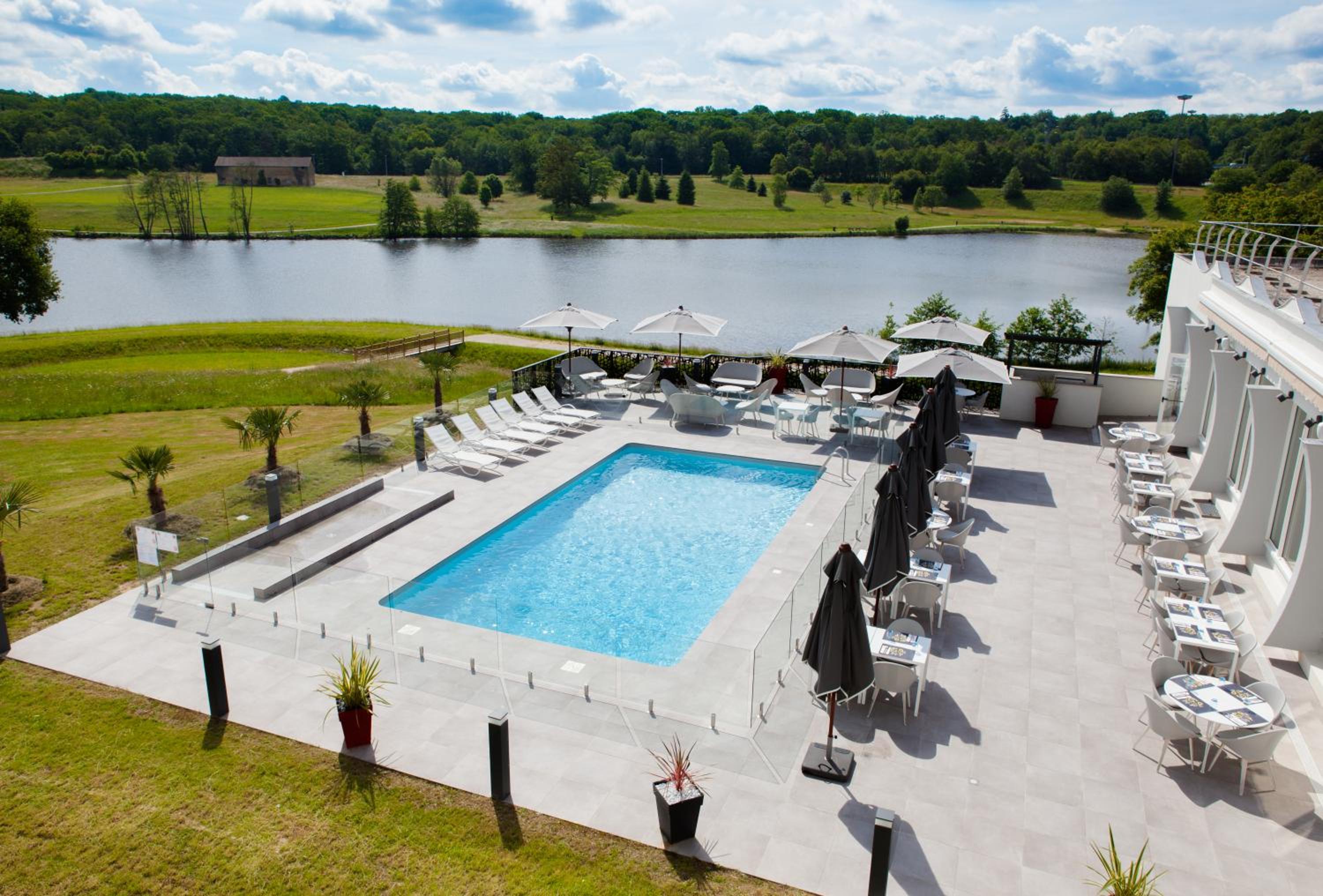 Standard Room with Swimming Pool View - Photo 2