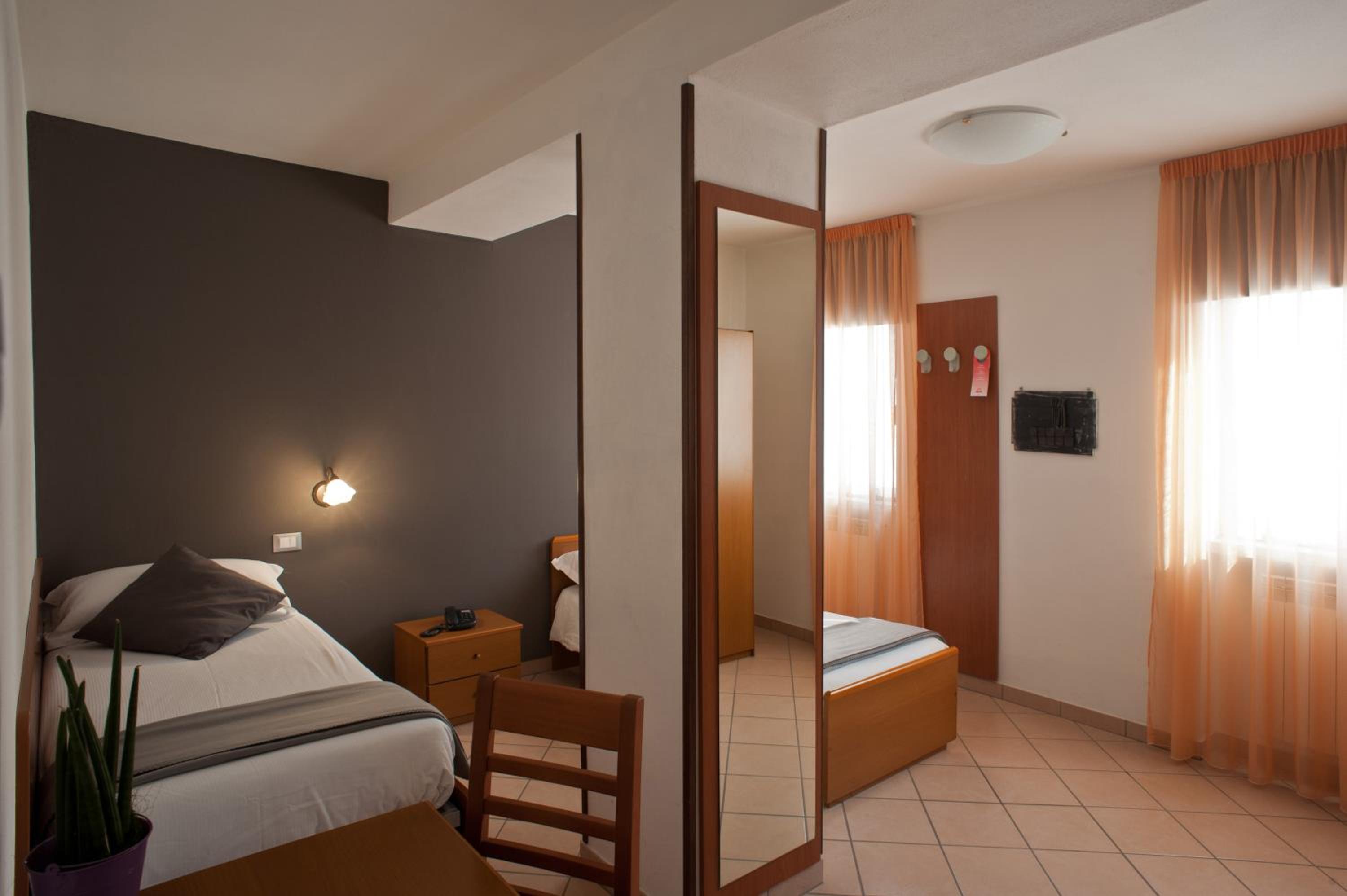 Single Room photo 2