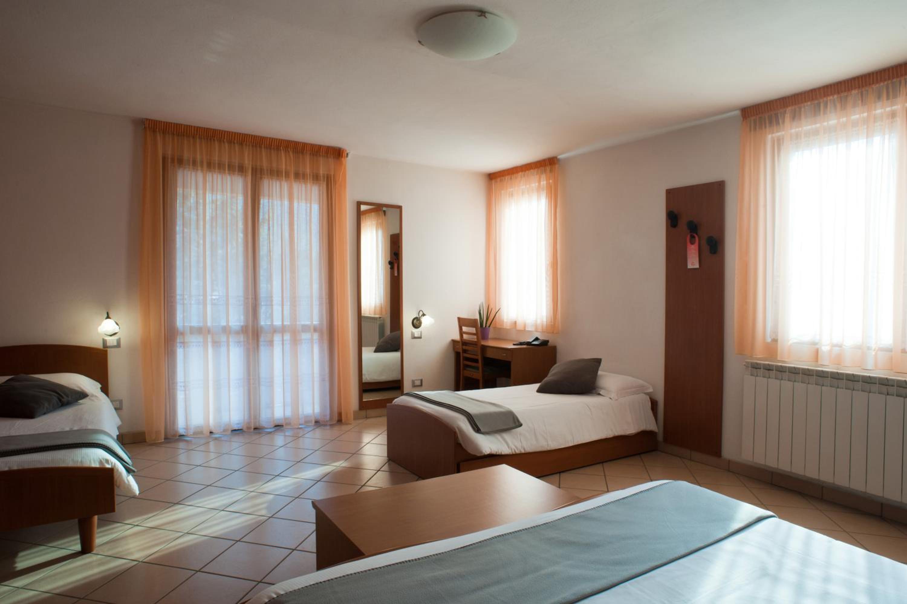 Classic Quadruple Room photo 2