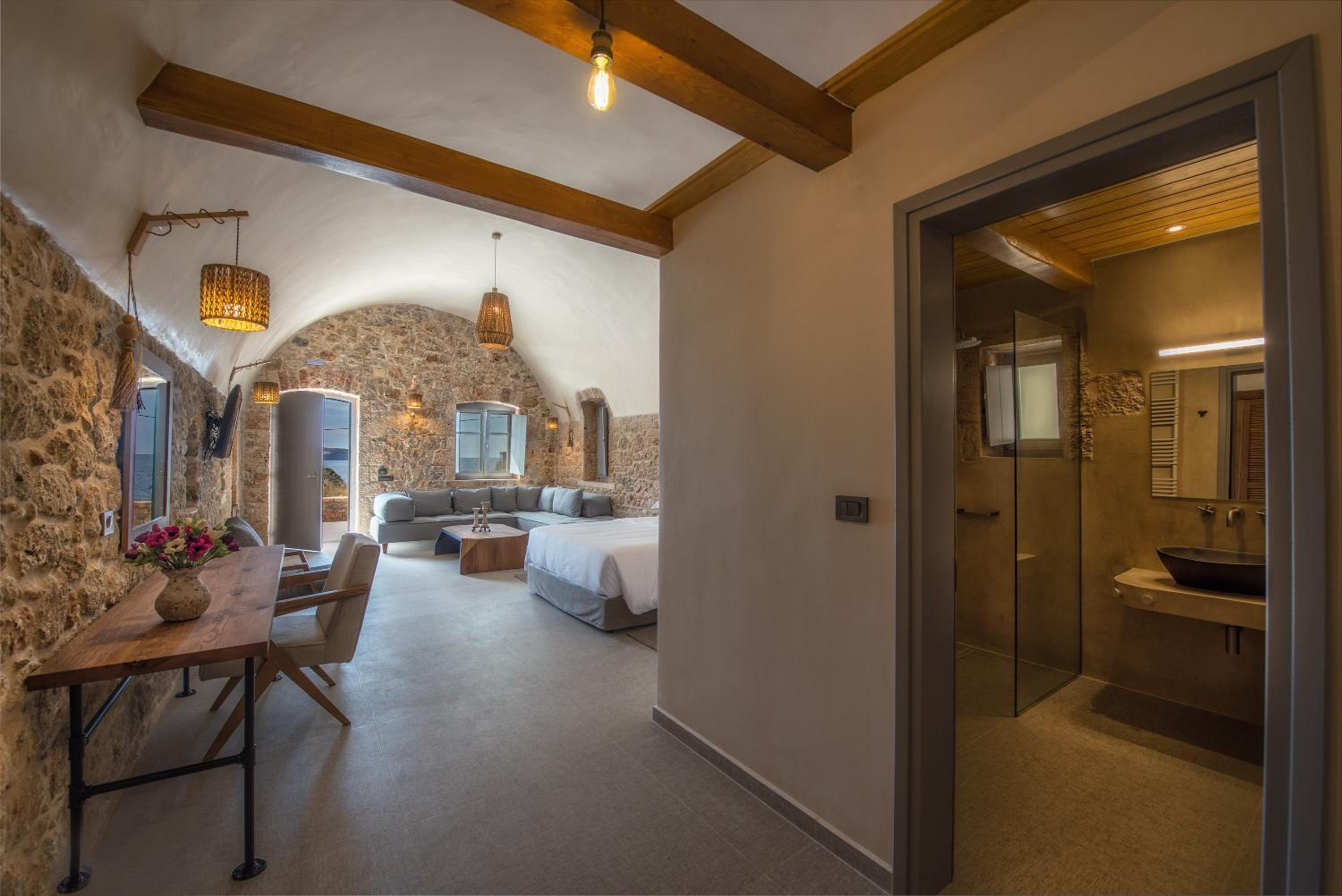 Suite - Photo 4