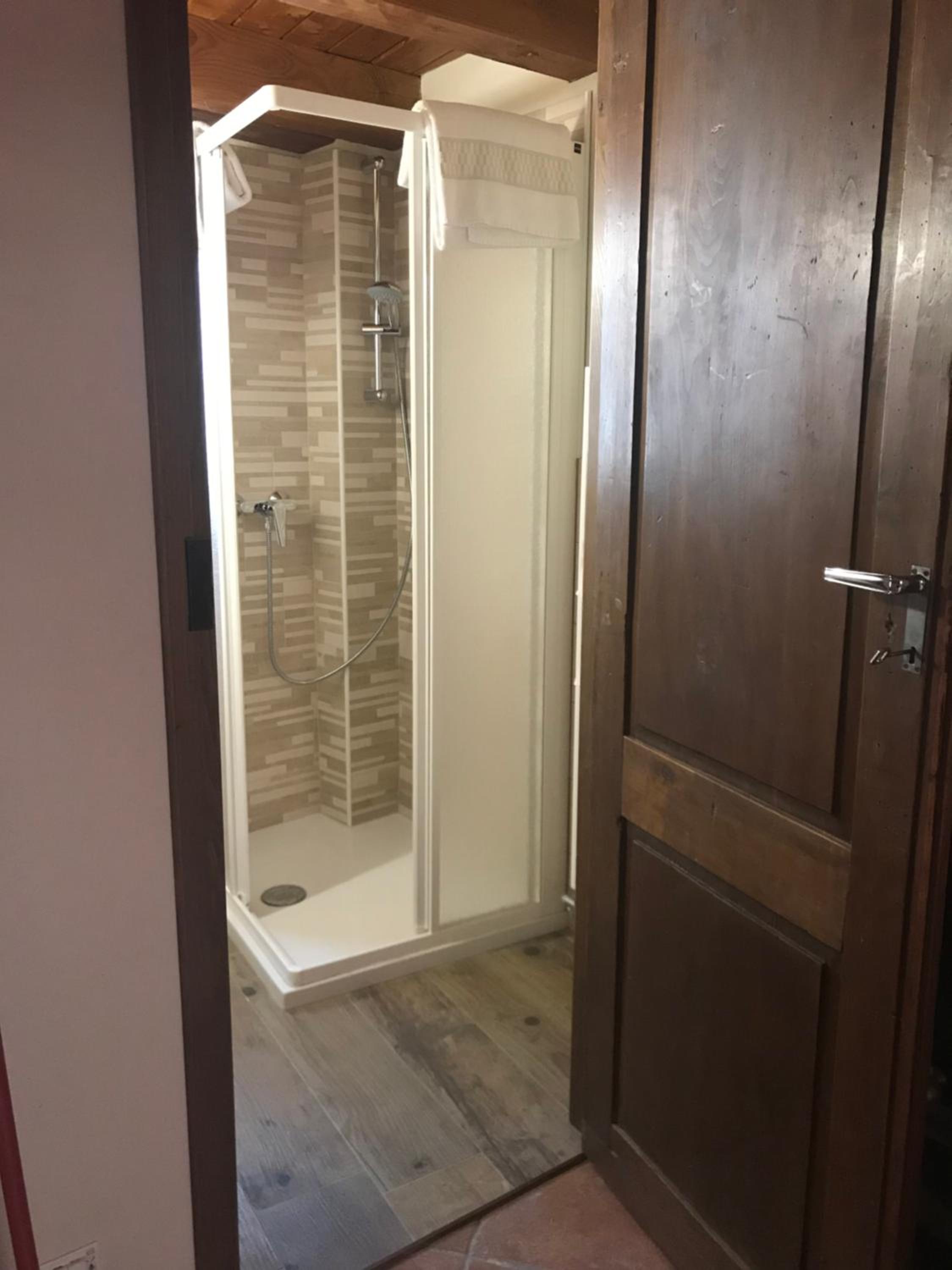 Deluxe Double Room with Balcony - Photo 6
