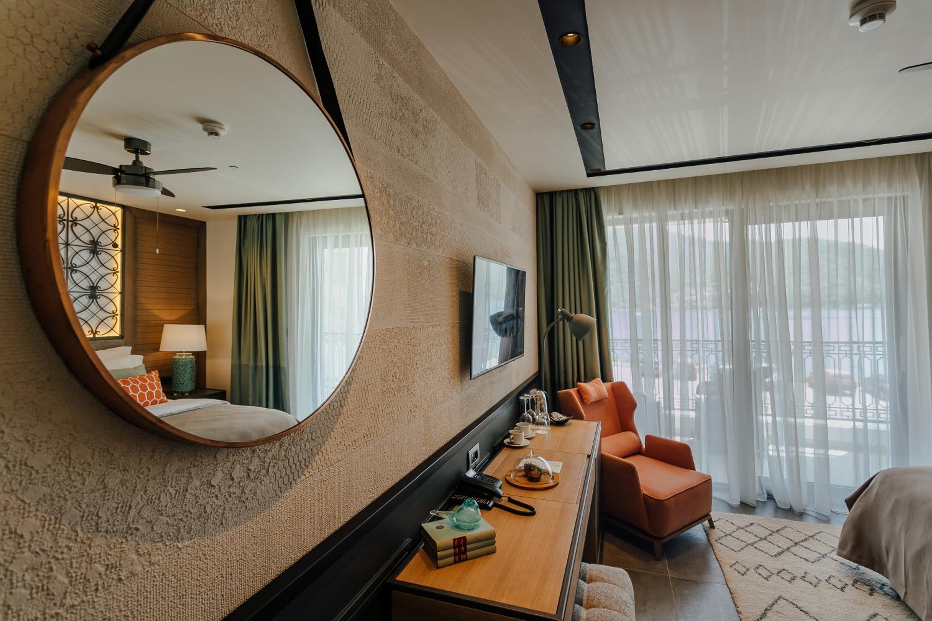 Deluxe Double Room with Sea View - Photo 8