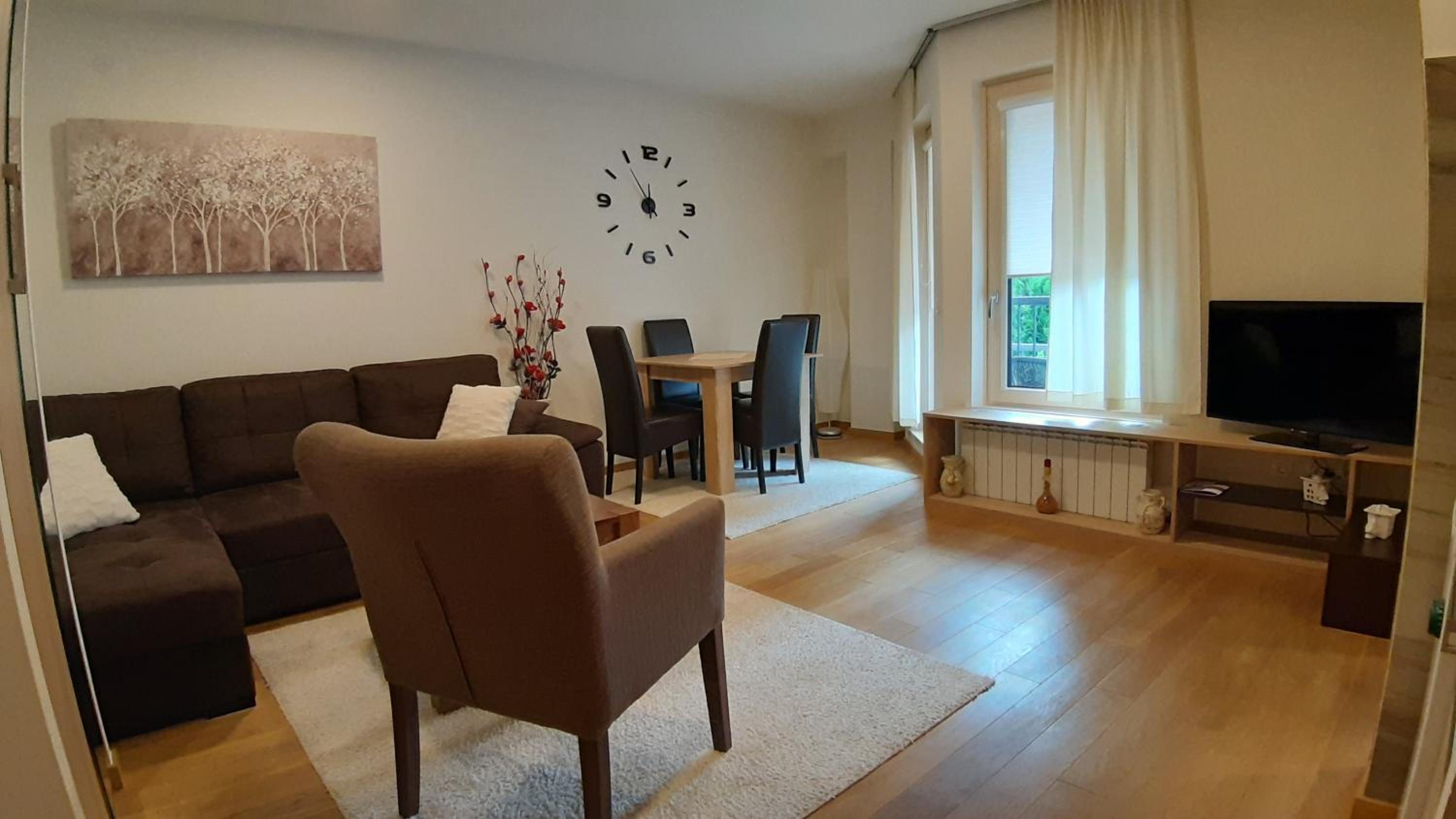 Apartment with Mountain View photo 2