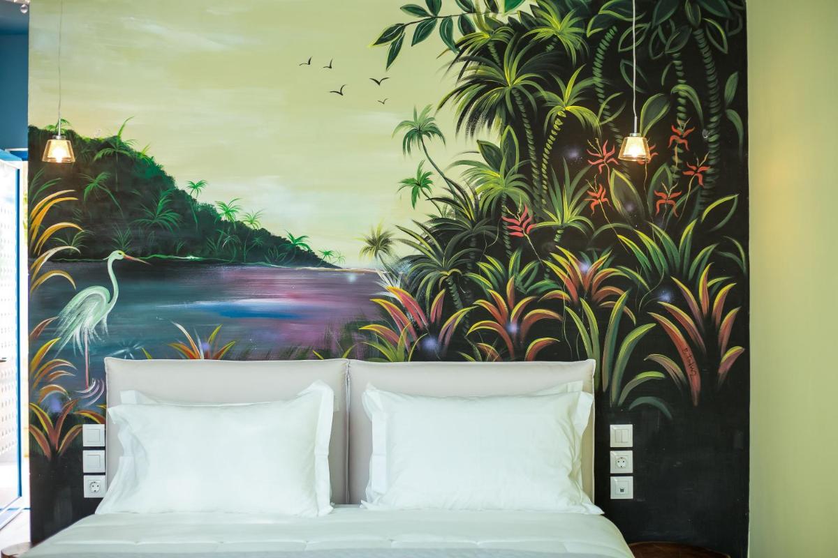 Suite with Side Sea View