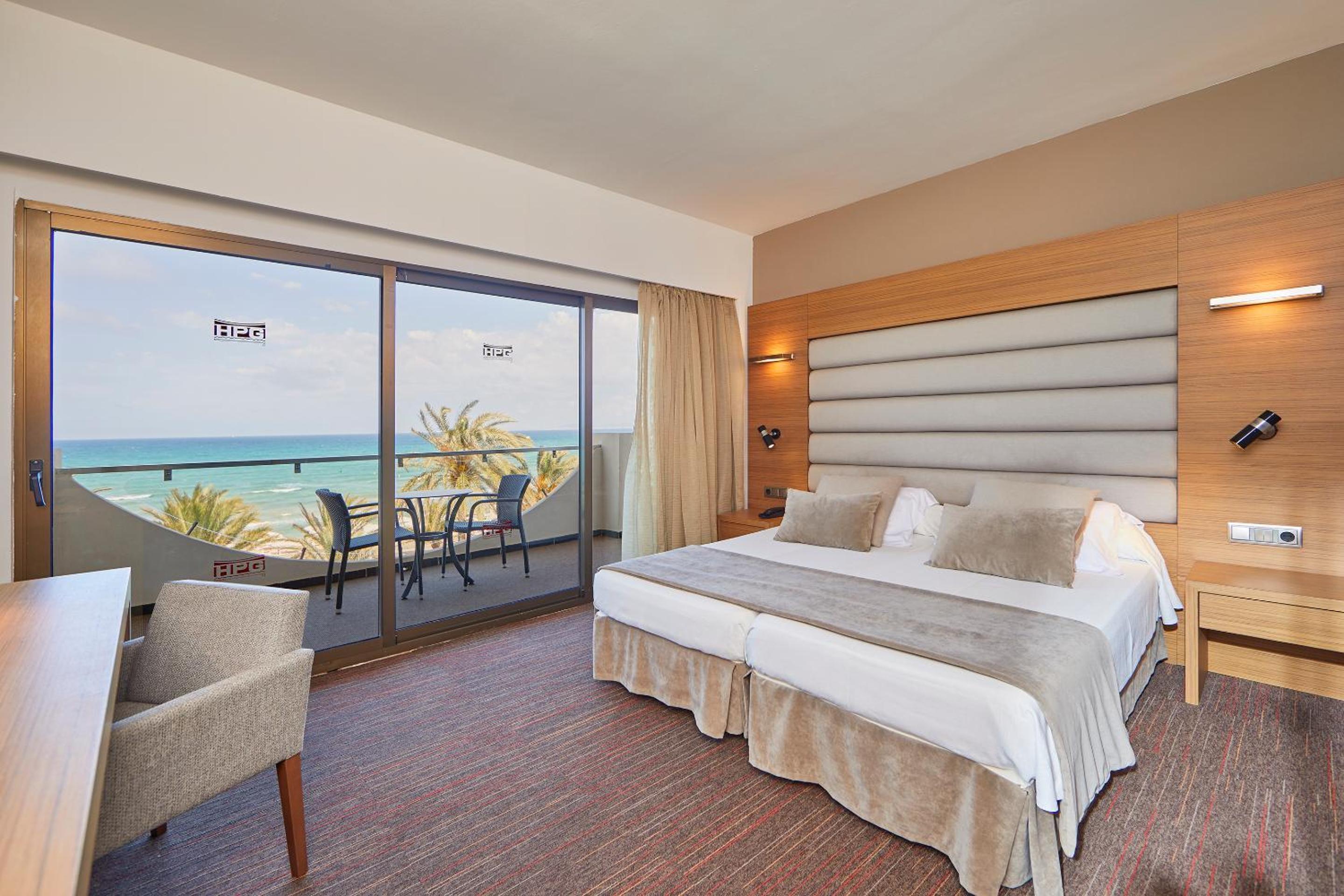 Suite Junior con Balcón y Vista al Mar
