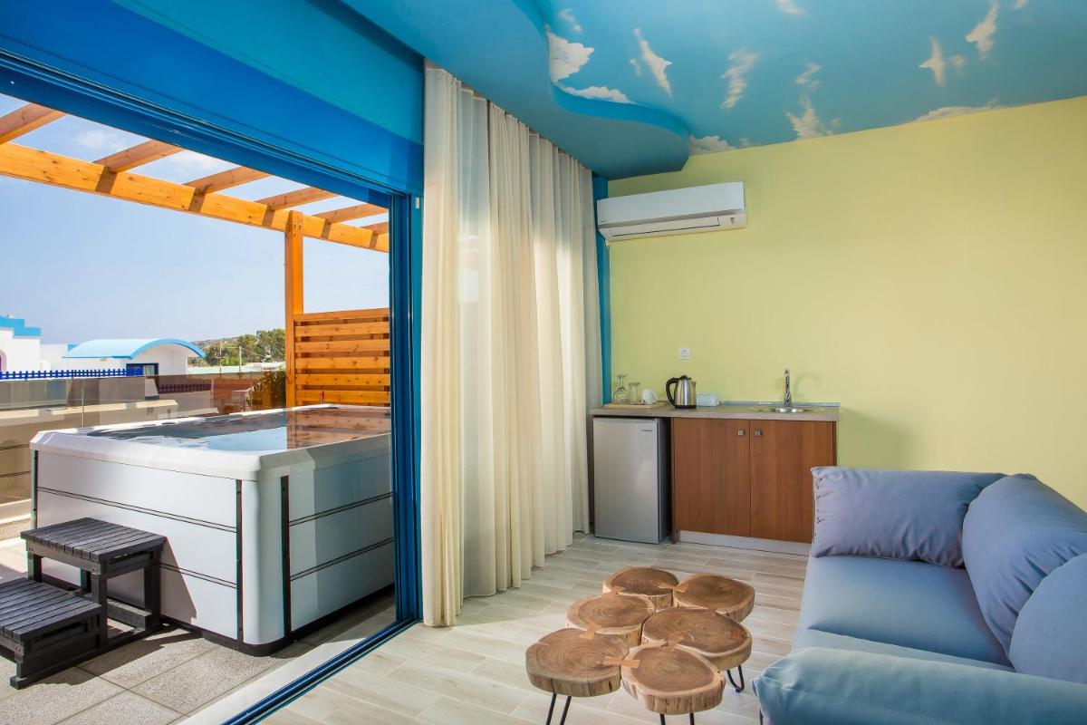 Suite with Private Jacuzzi® photo 1