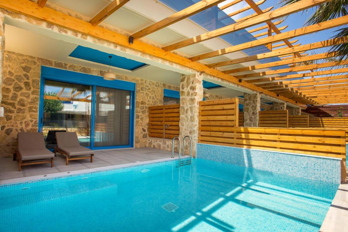 Suite with Private Pool photo 3