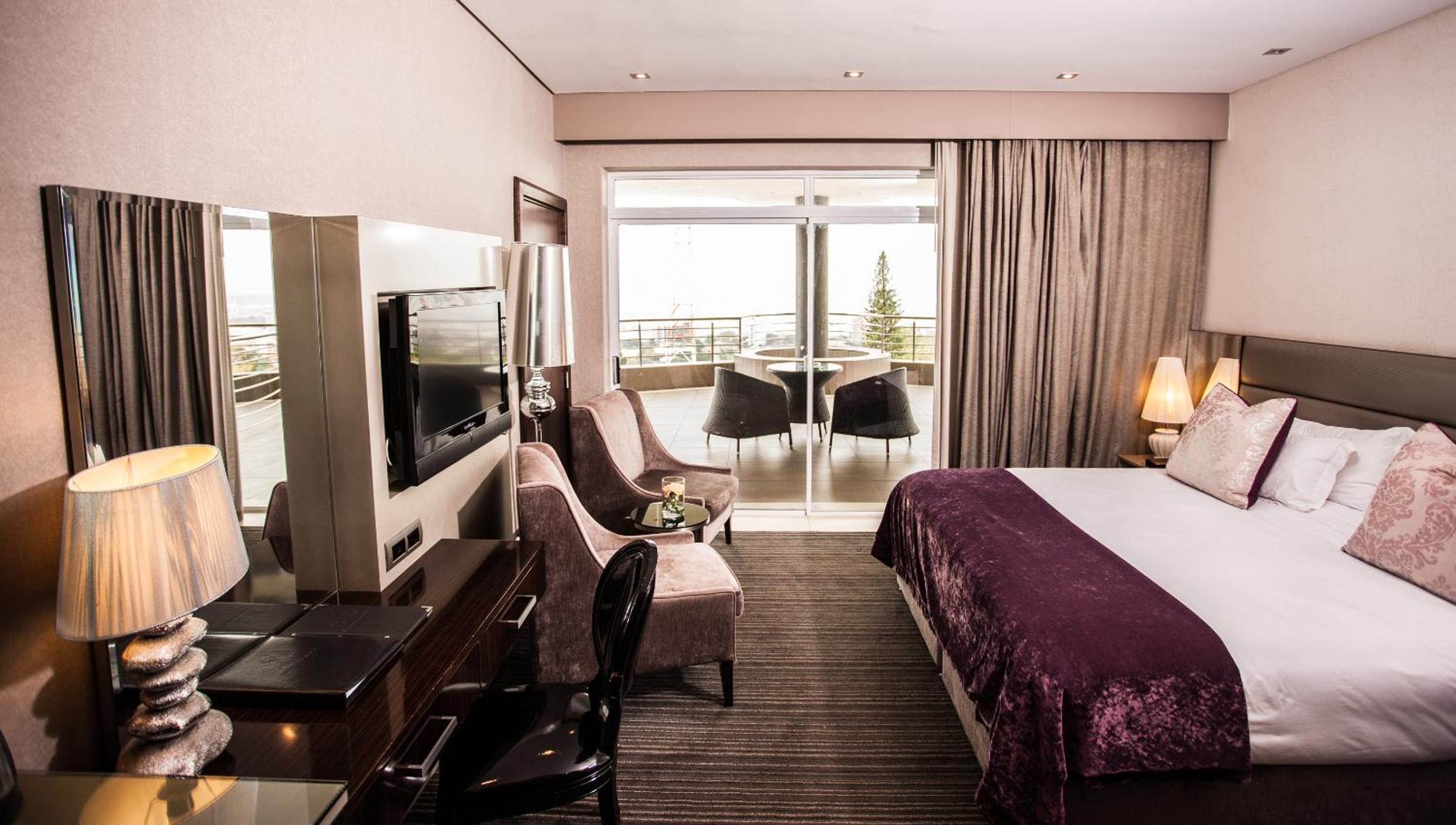 Deluxe Room with City View photo 3