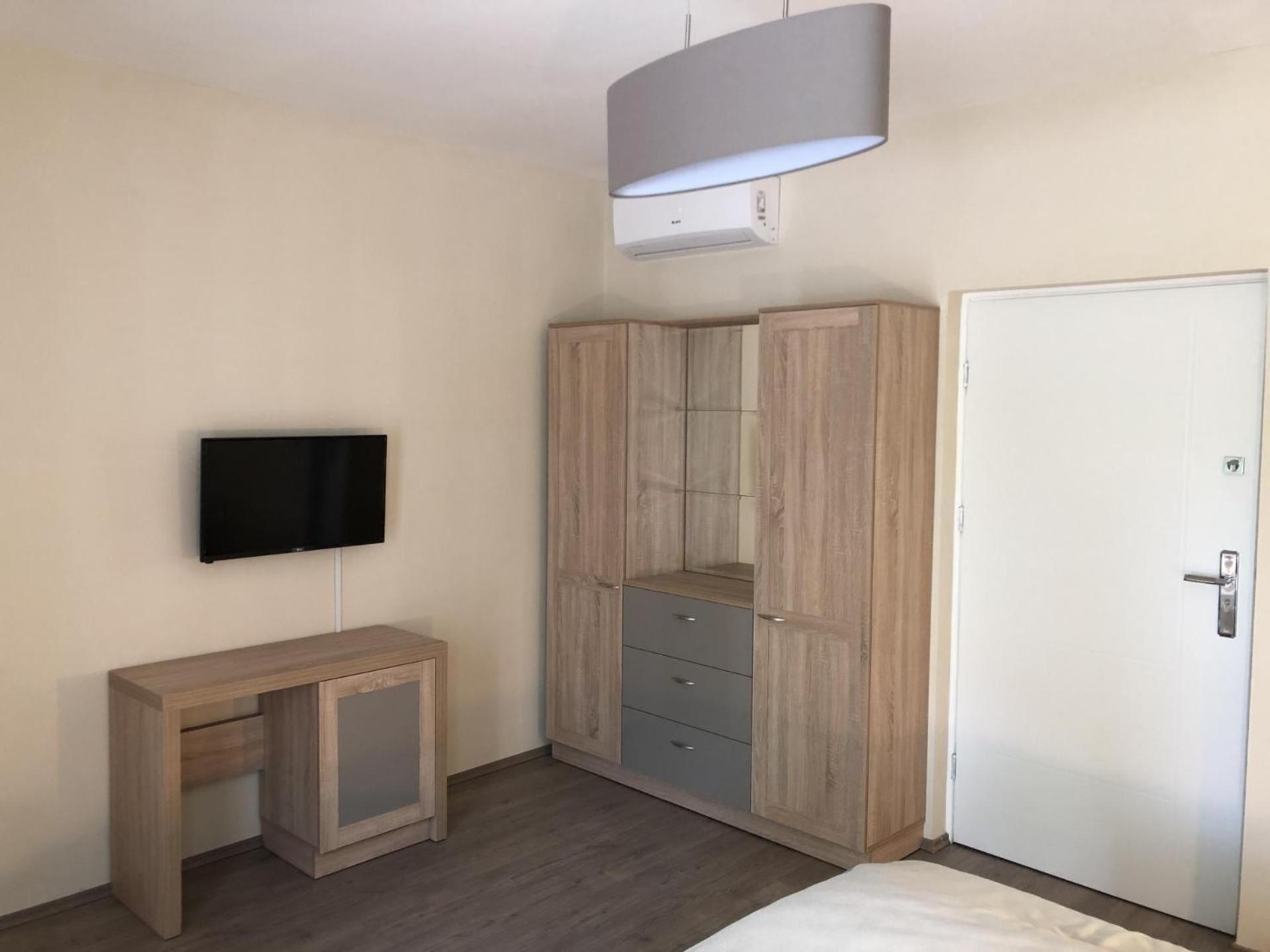 Double Room with Private Bathroom - Photo 2