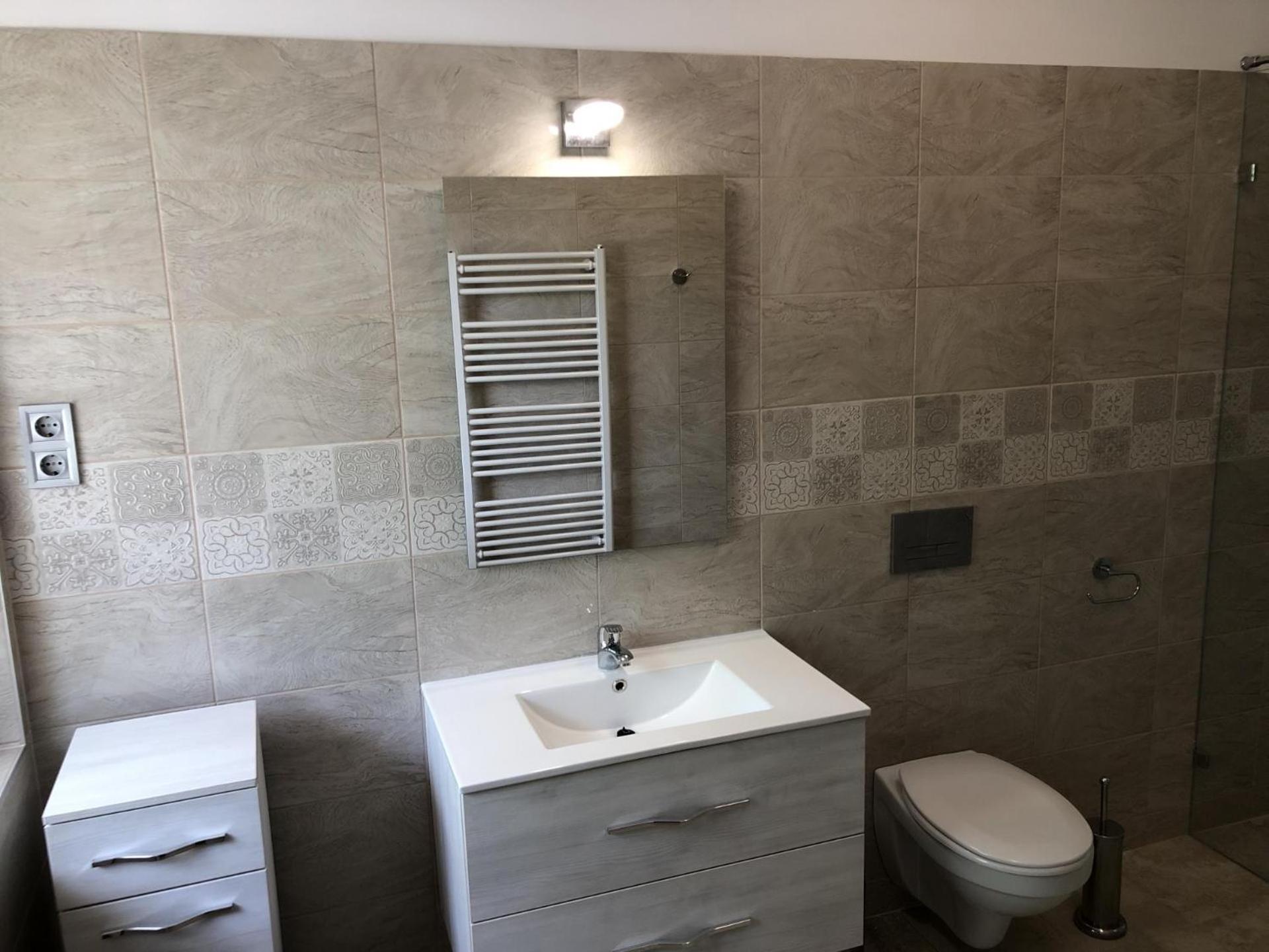 Double Room with Private Bathroom - Photo 8
