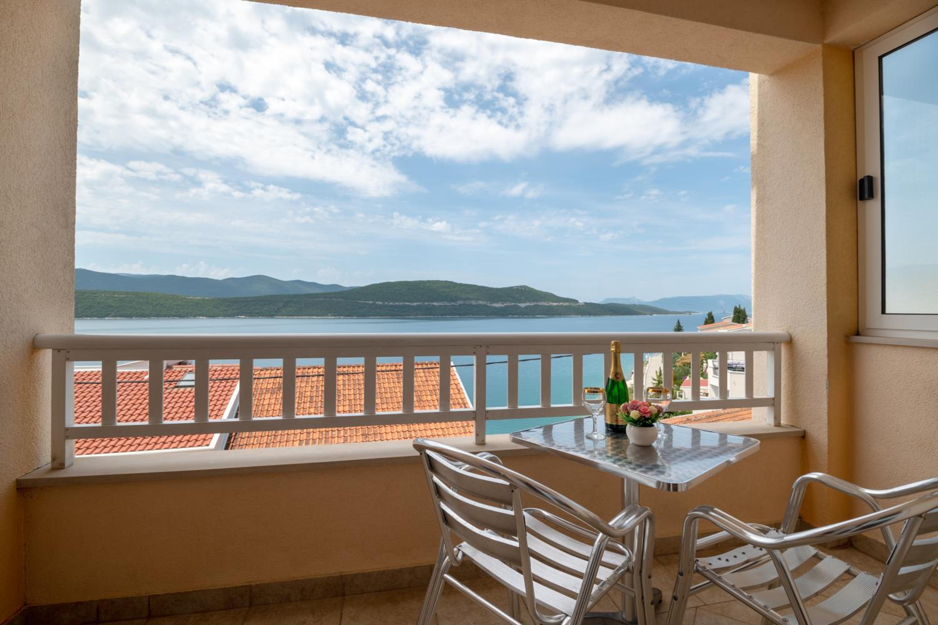 Apartment with Sea View photo 3