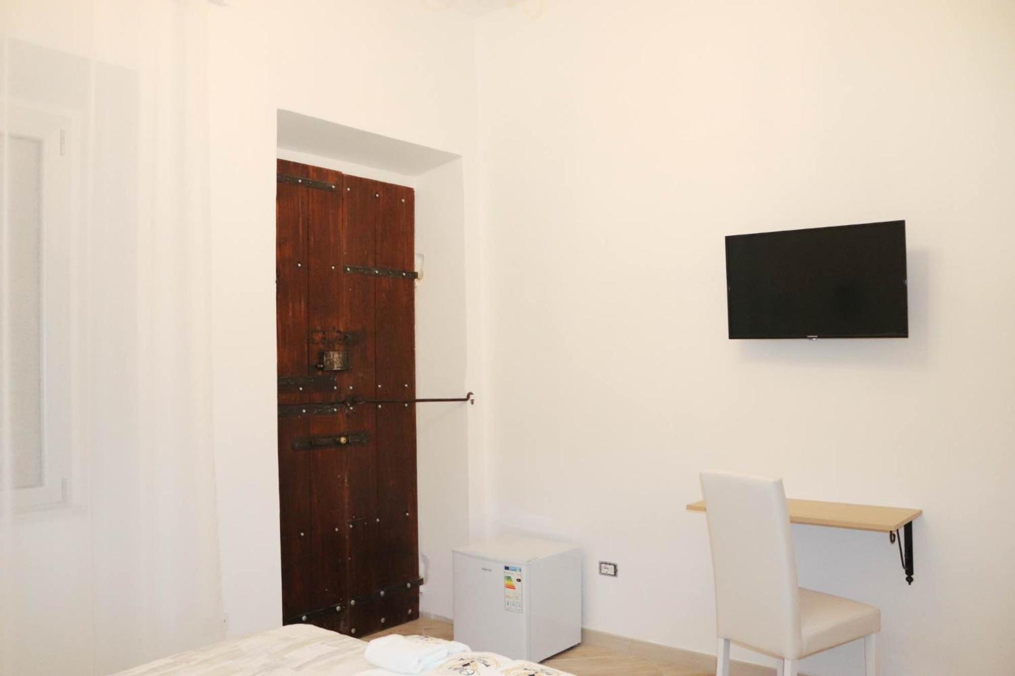 Double Room - Photo 3