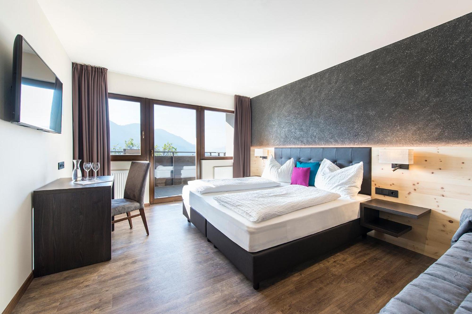Deluxe Double or Twin Room with Balcony - Photo 1