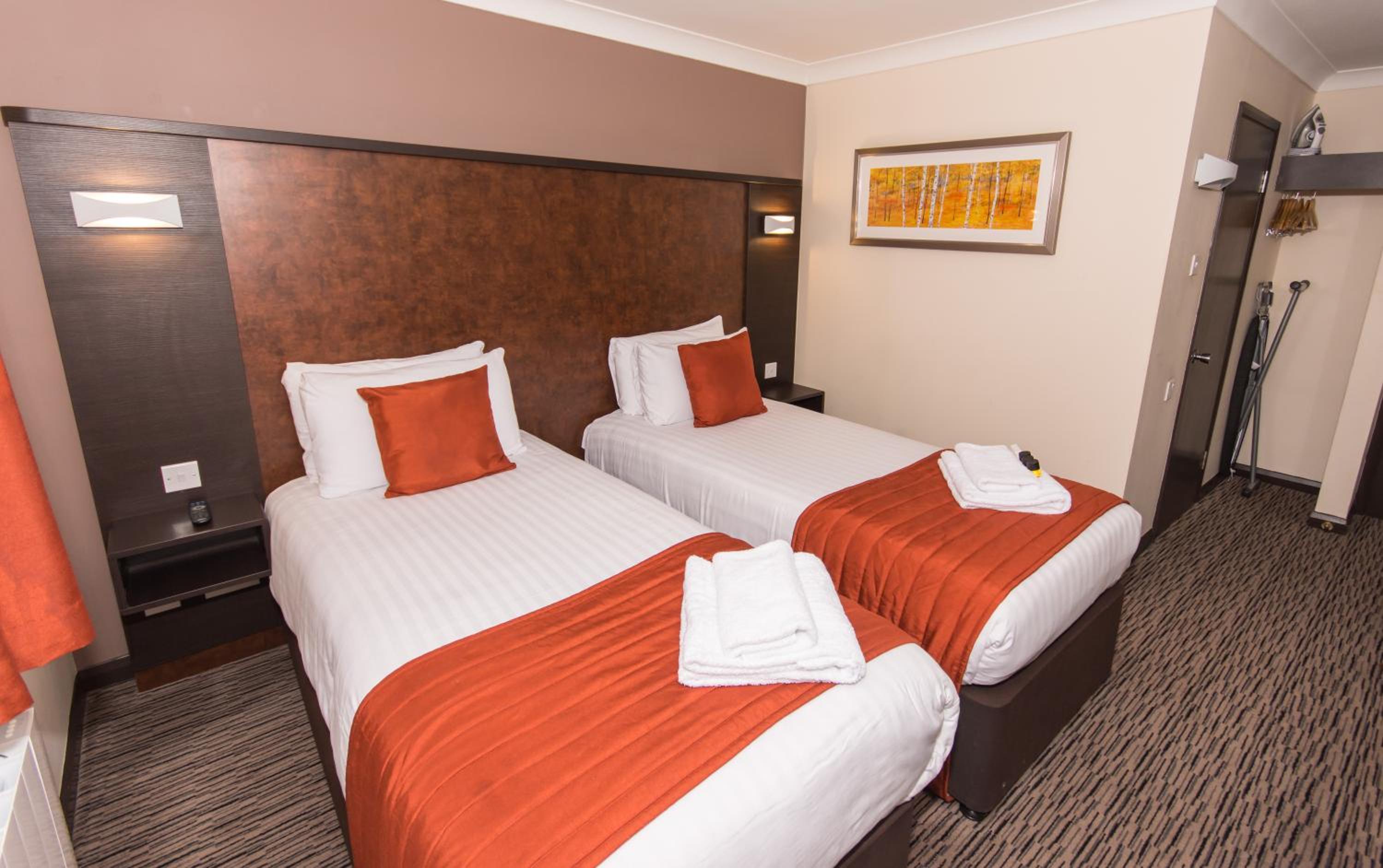 Twin Room - Photo 3