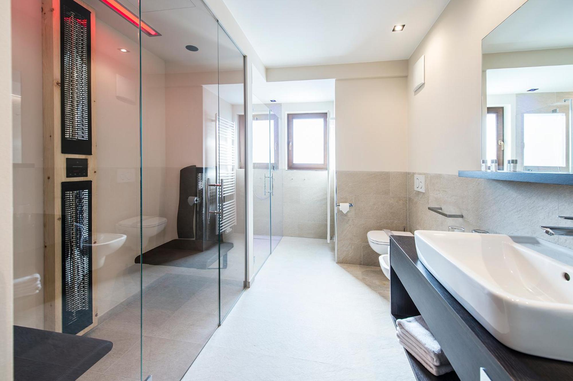 Deluxe Double or Twin Room with Balcony - Photo 9