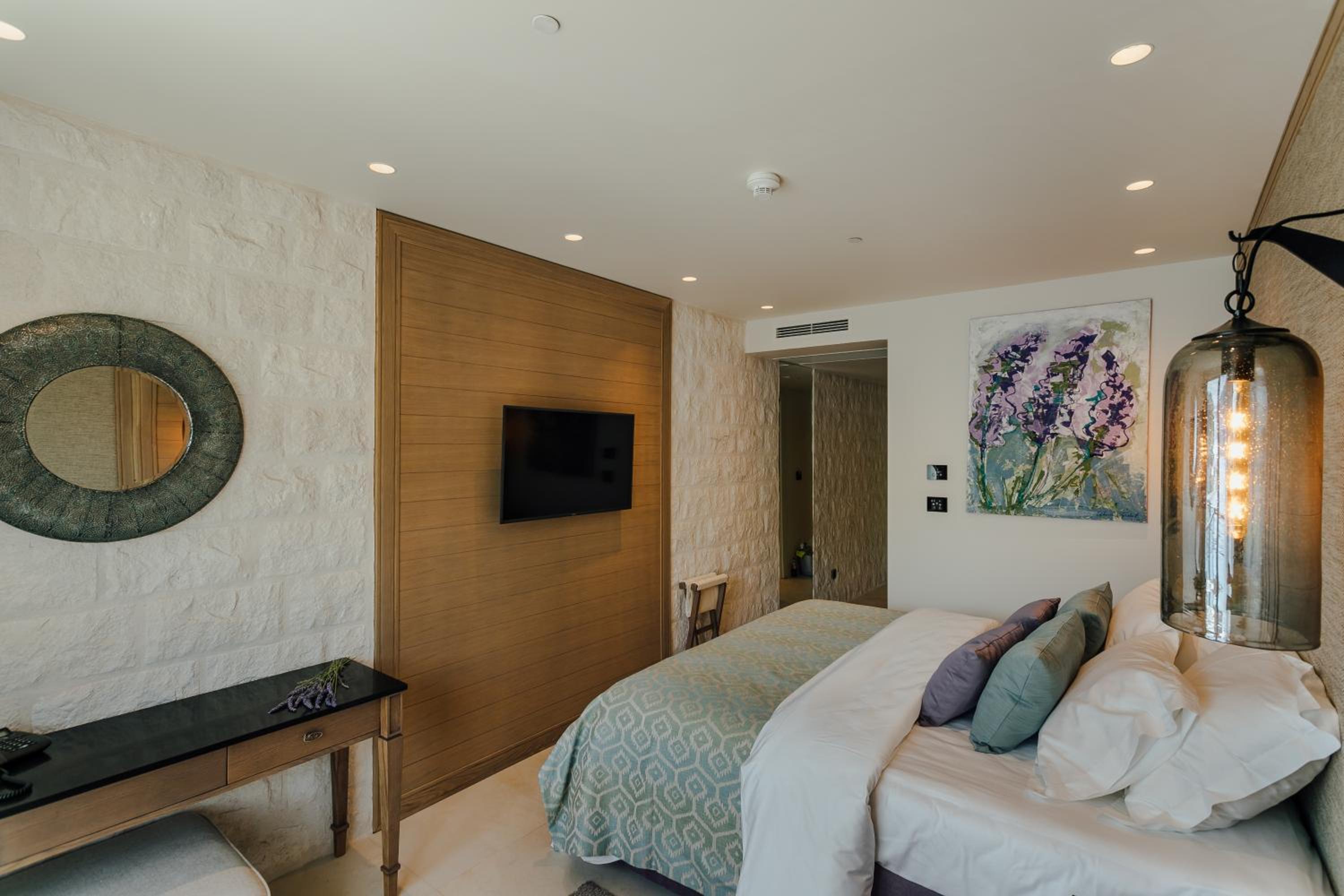 Deluxe Double Room with Sea View - Photo 10