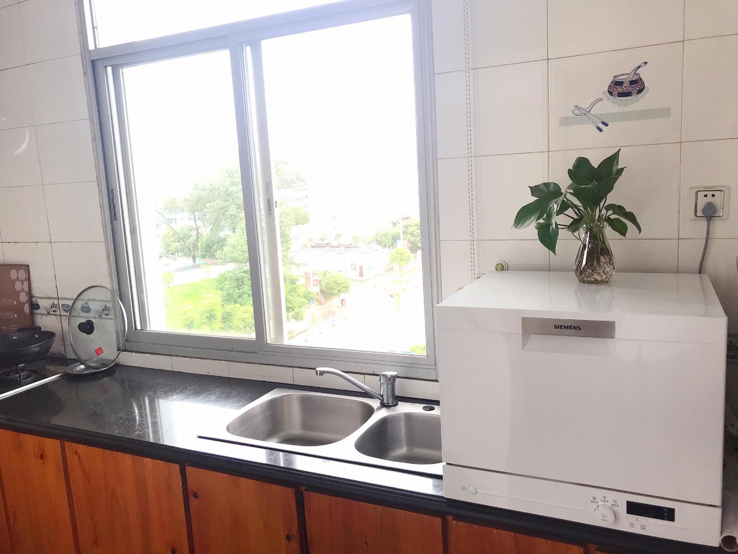 Apartment with Shower photo 2