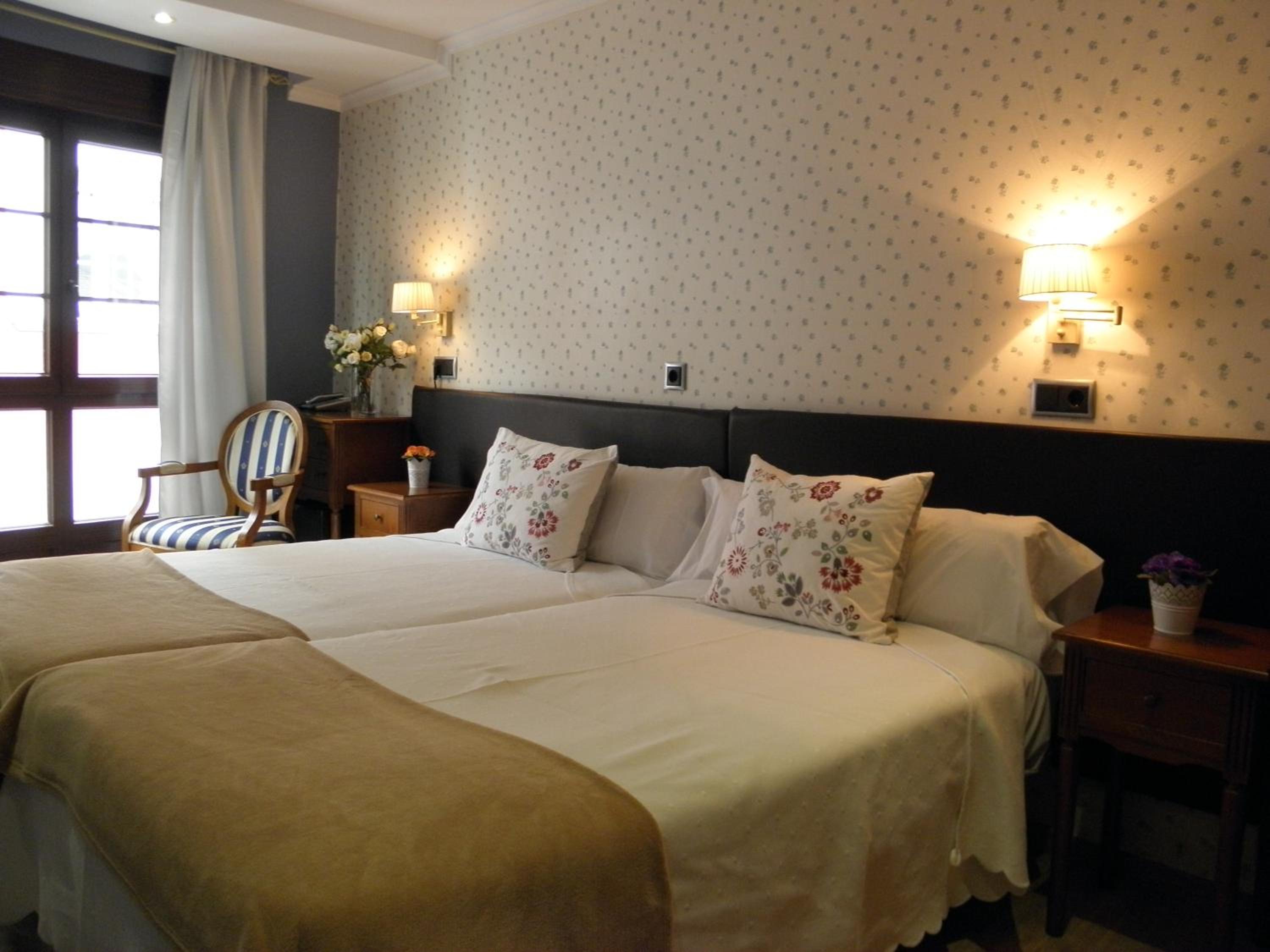 Twin Room - Photo 5