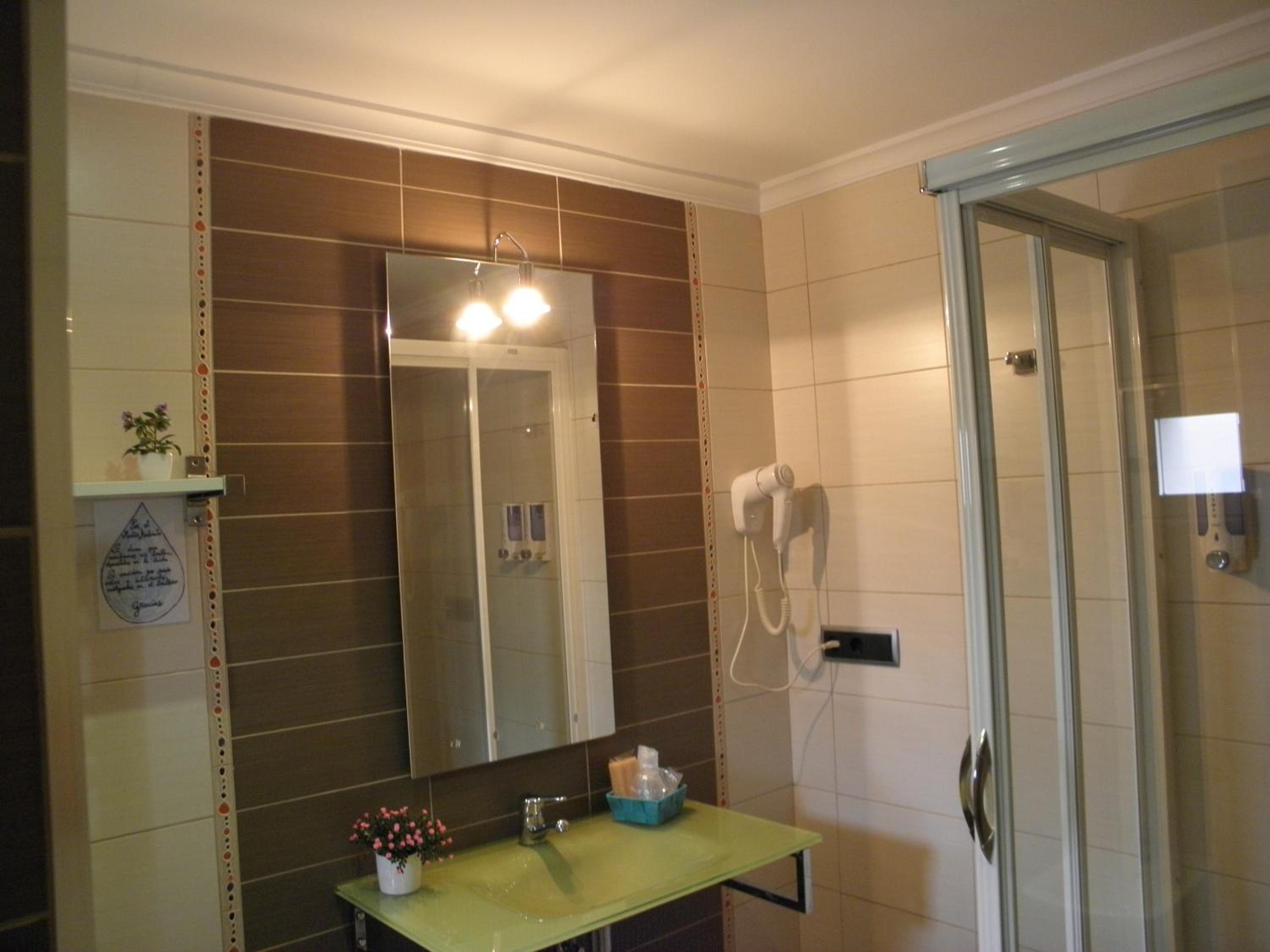 Twin Room - Photo 4