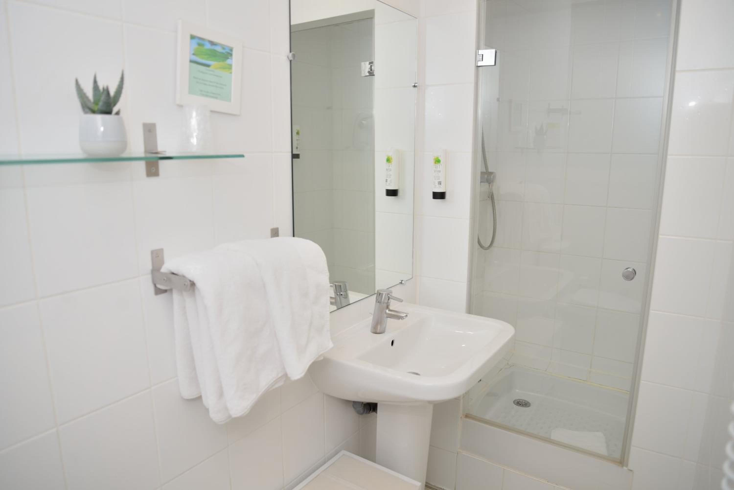 Twin Room - Photo 7
