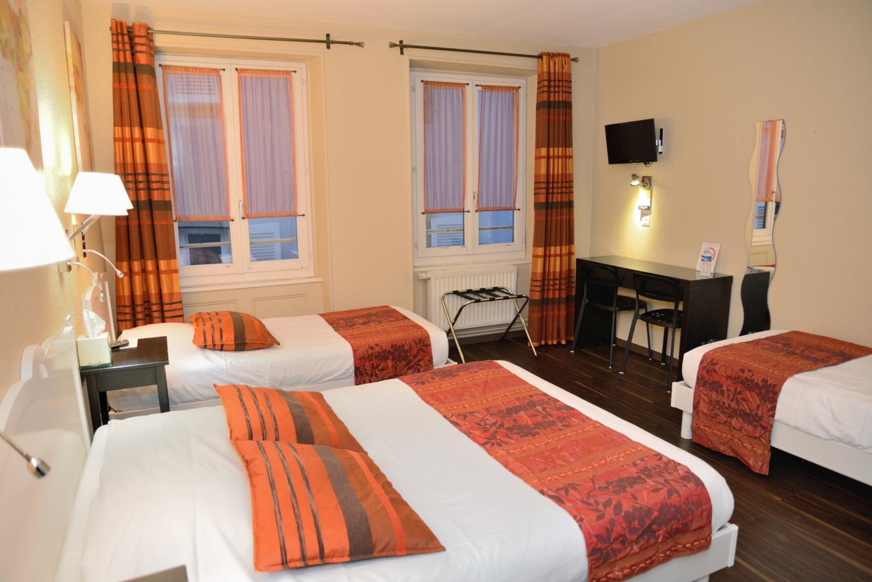 Quadruple Room - Photo 3