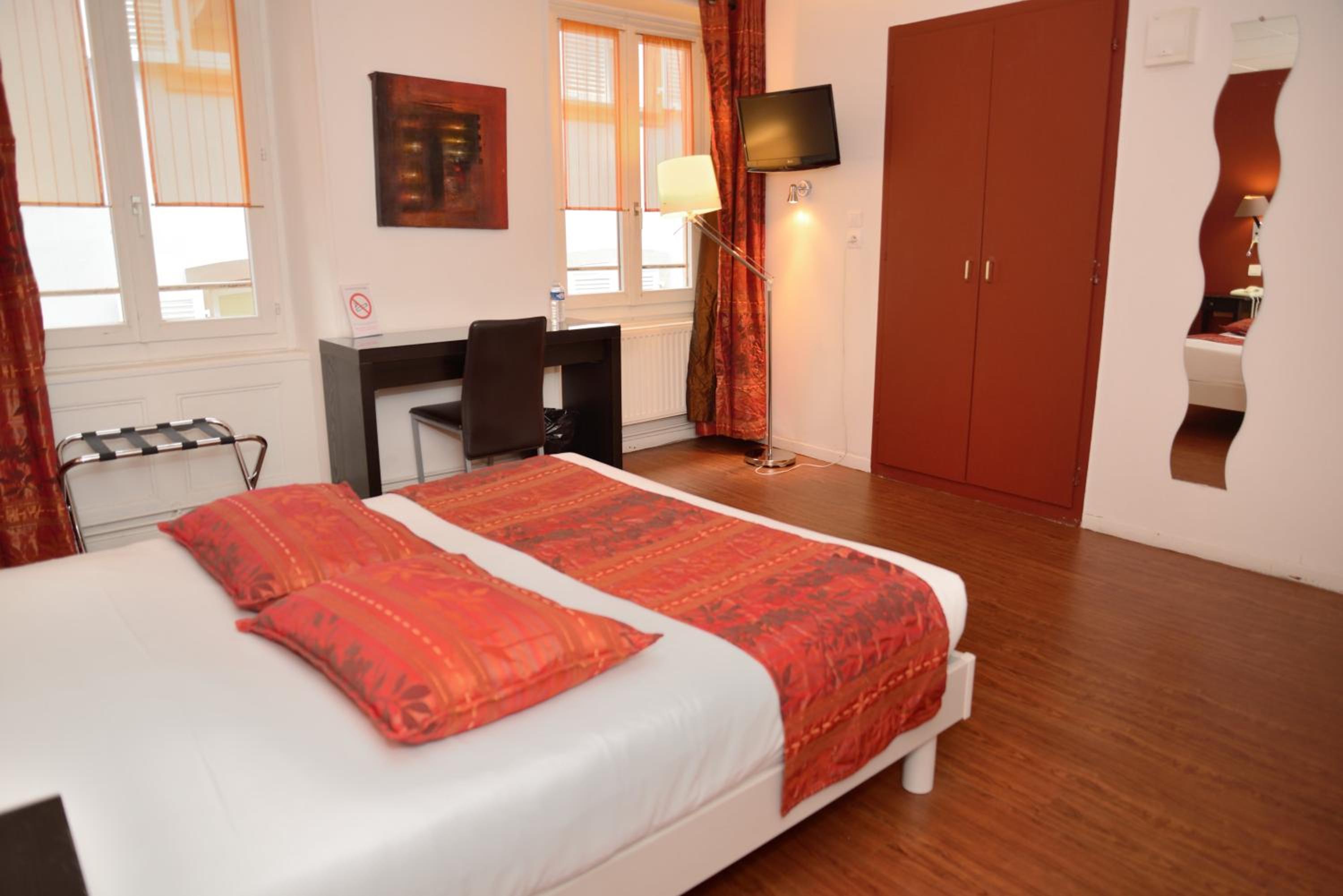 Double Room - Photo 9