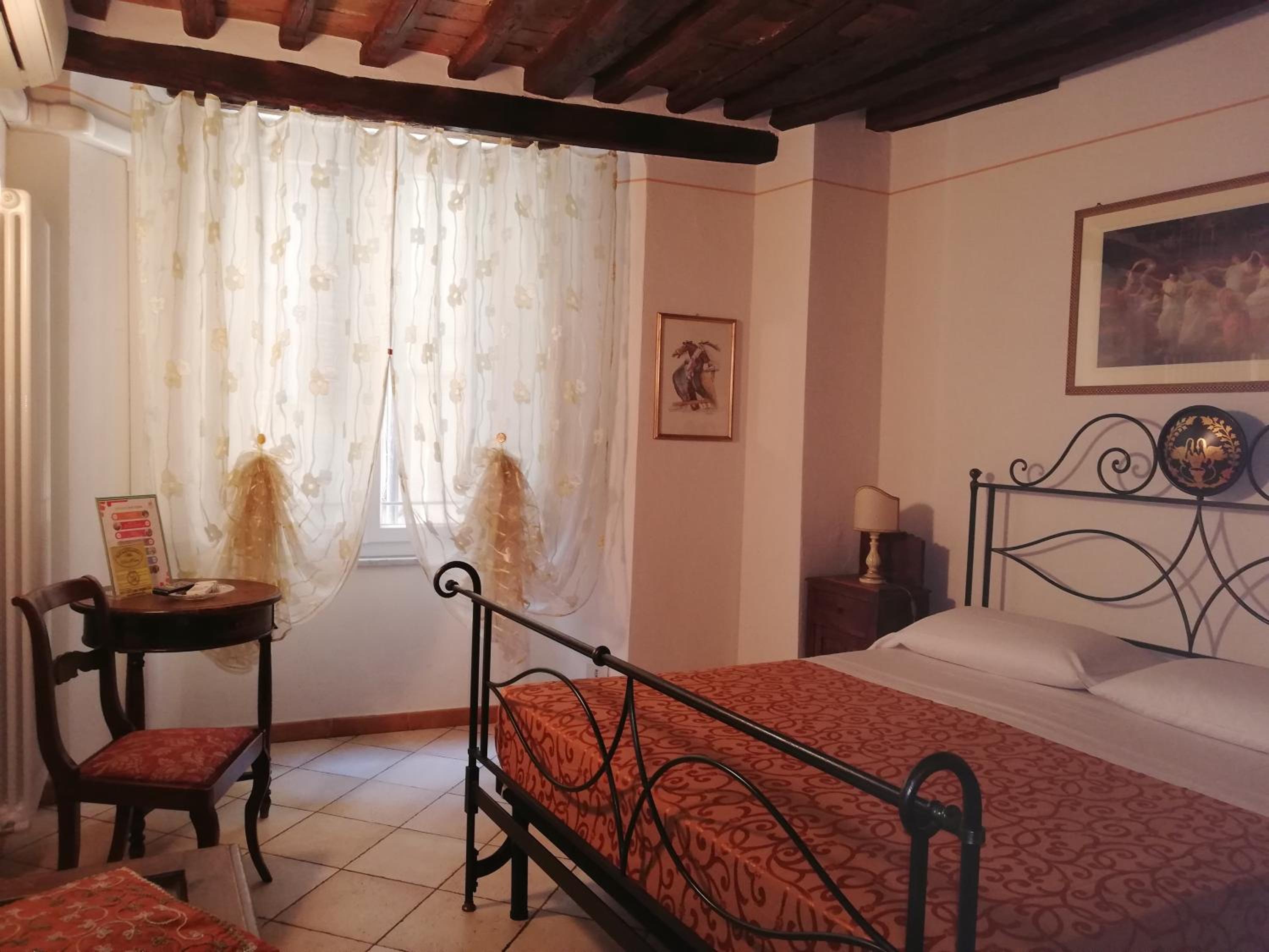 Double Room - Photo 2