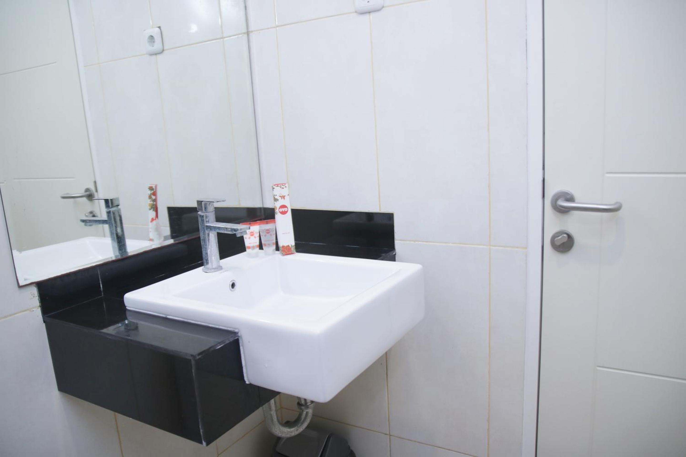 Standard Double Room - Photo 7