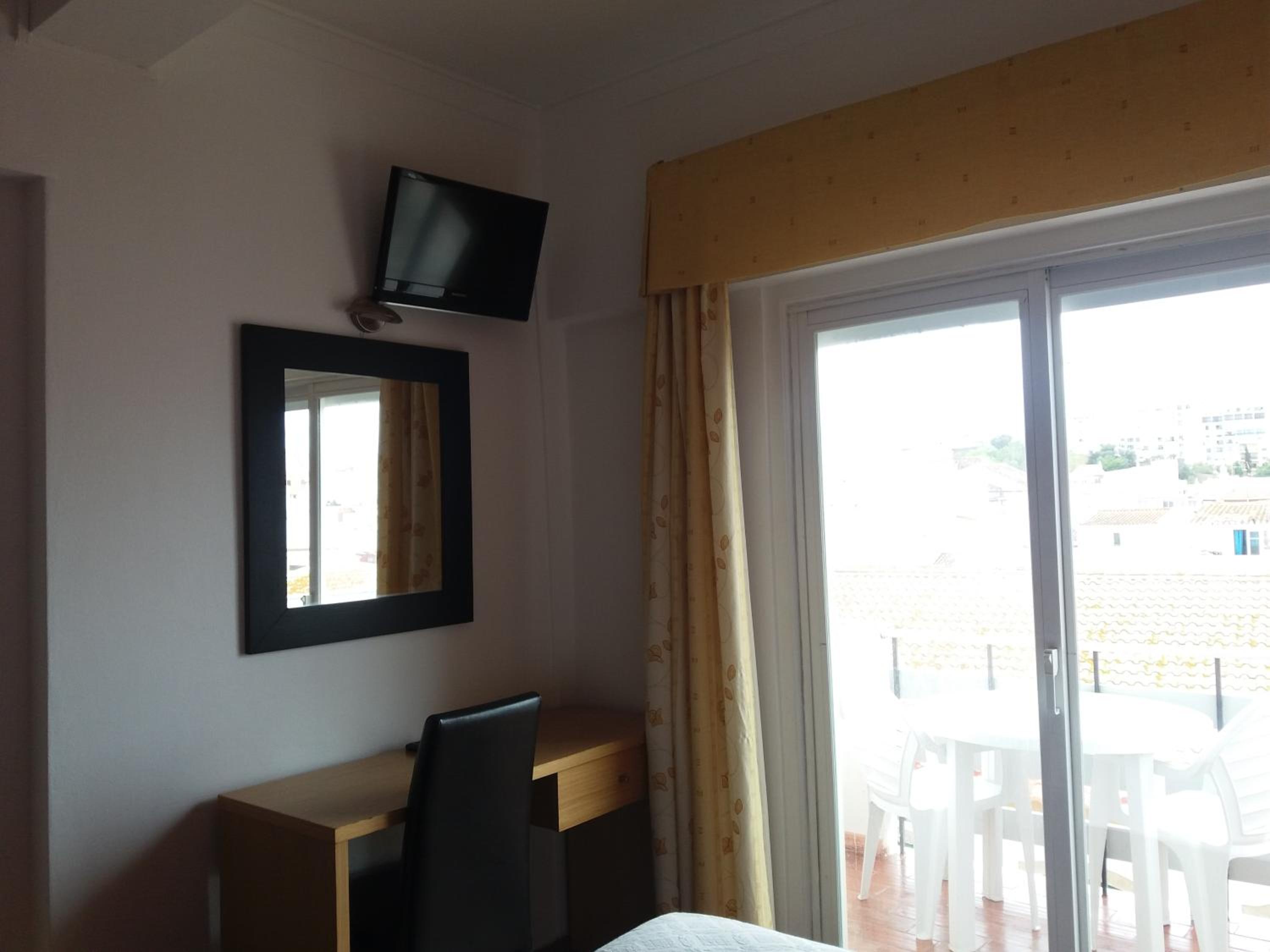 Double or Twin Room - Photo 6