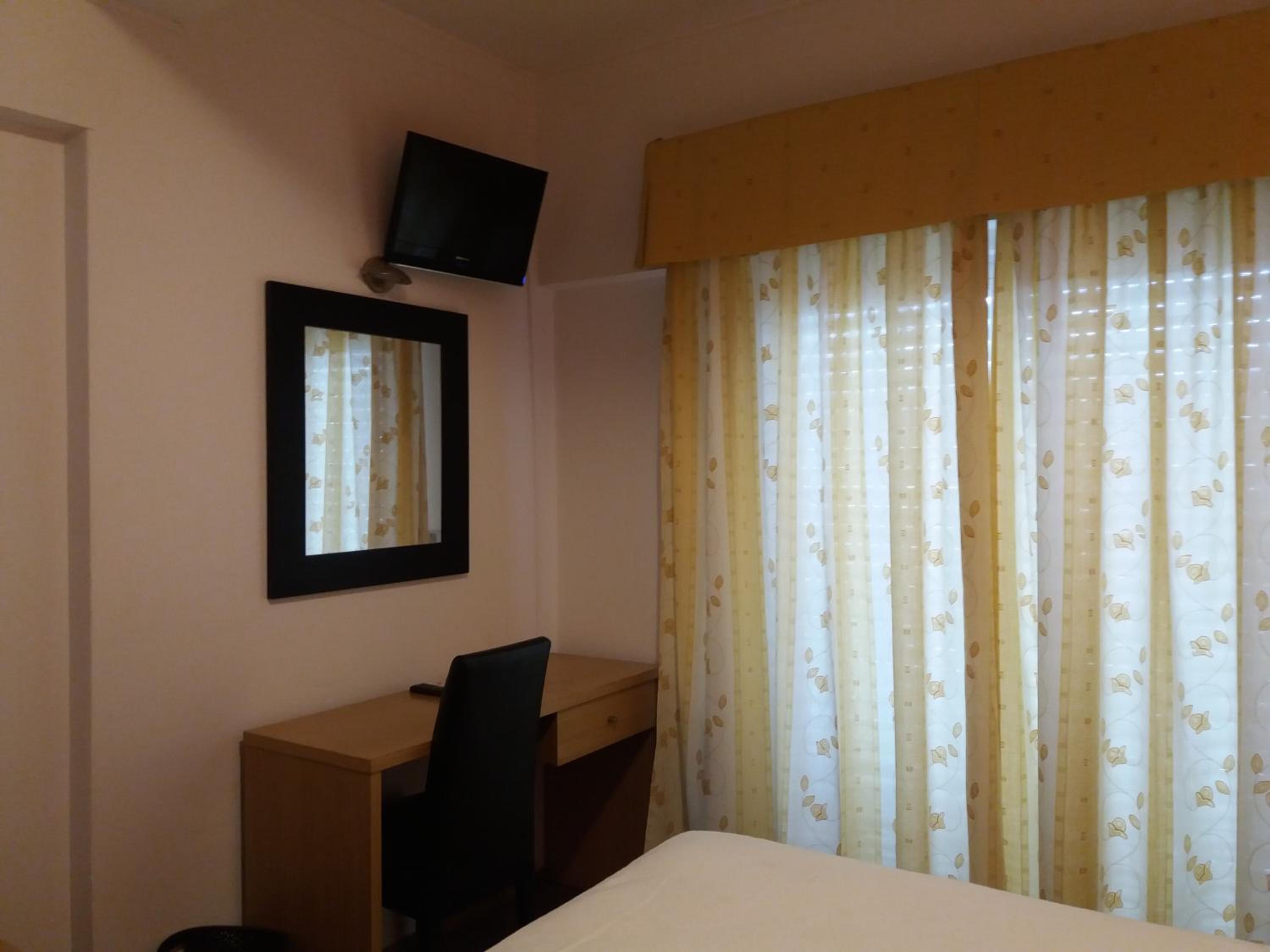 Double or Twin Room - Photo 2