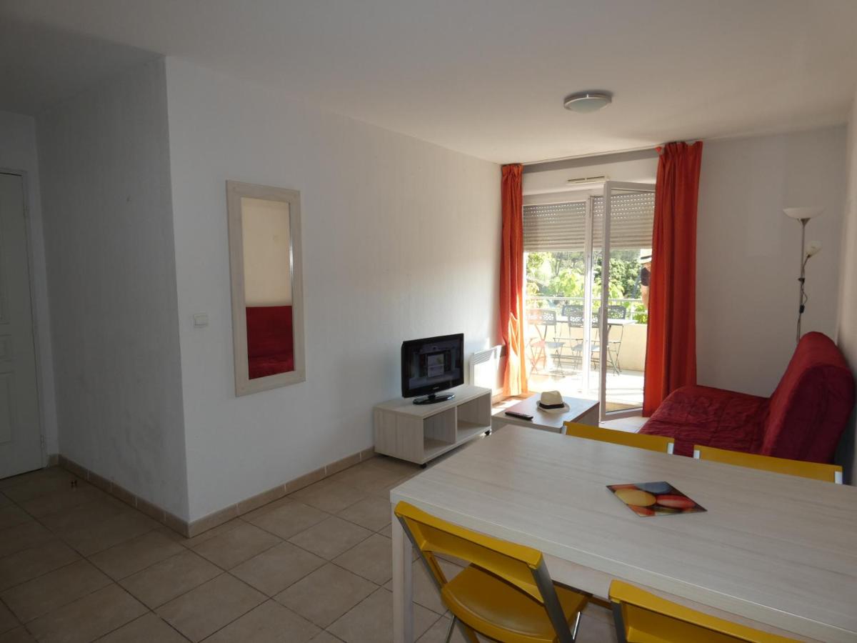 Two-Bedroom Apartment - Pool Side photo 3