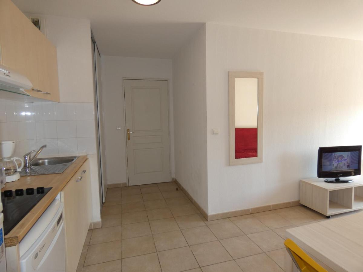 Two-Bedroom Apartment - Pool Side photo 2