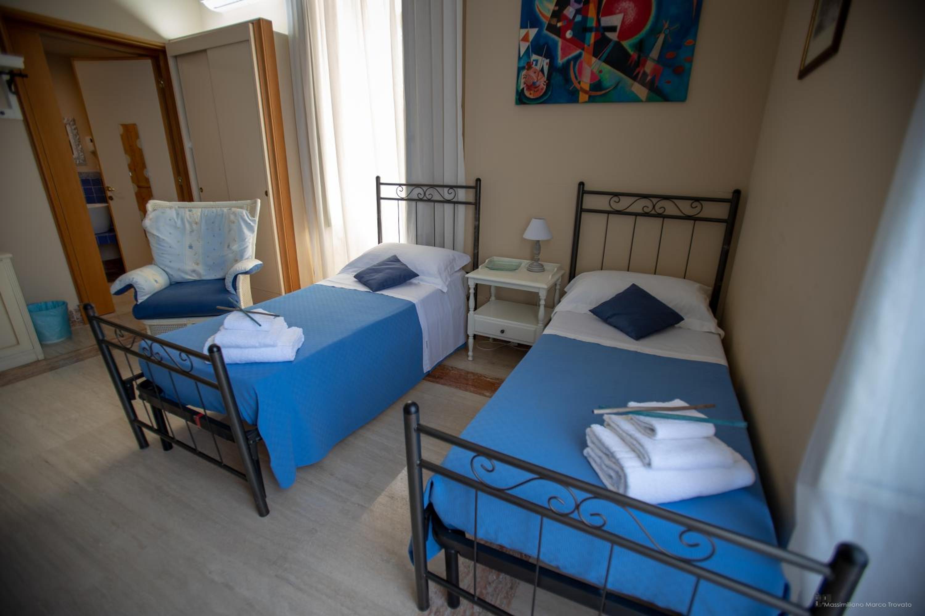 Quadruple Room with Private Bathroom photo 1