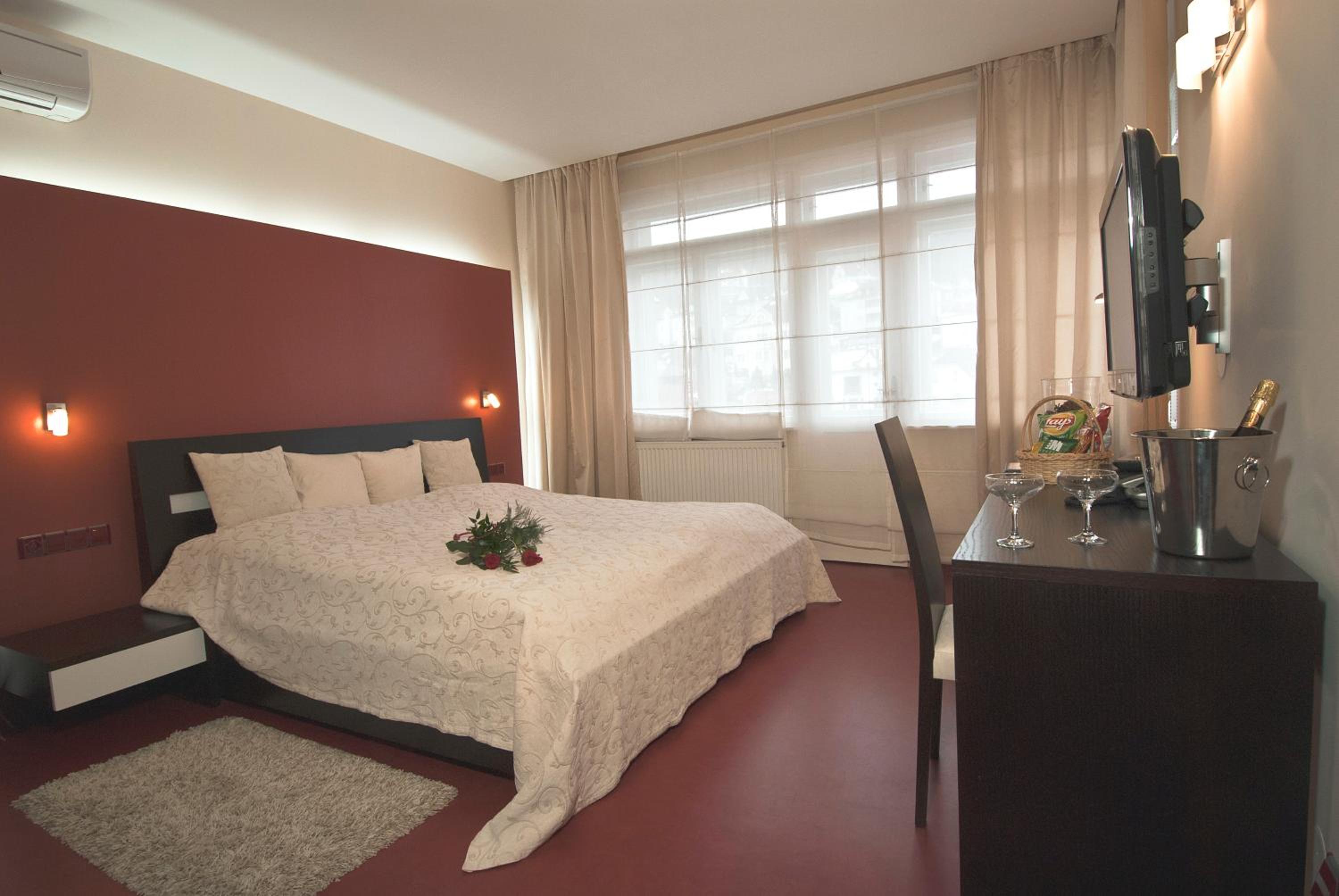Suite with Balcony - Photo 8
