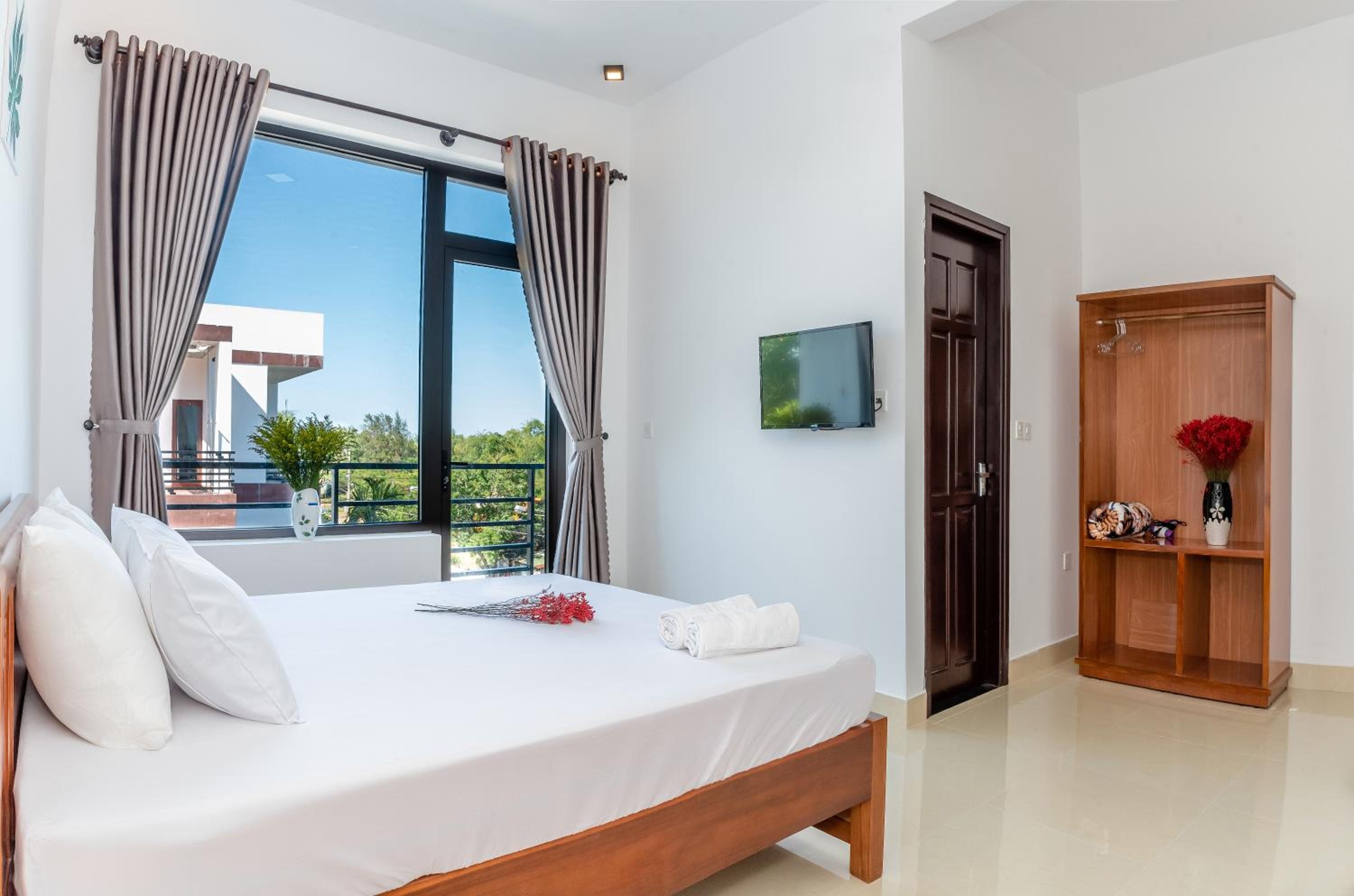 Deluxe Double Room with Balcony photo 2