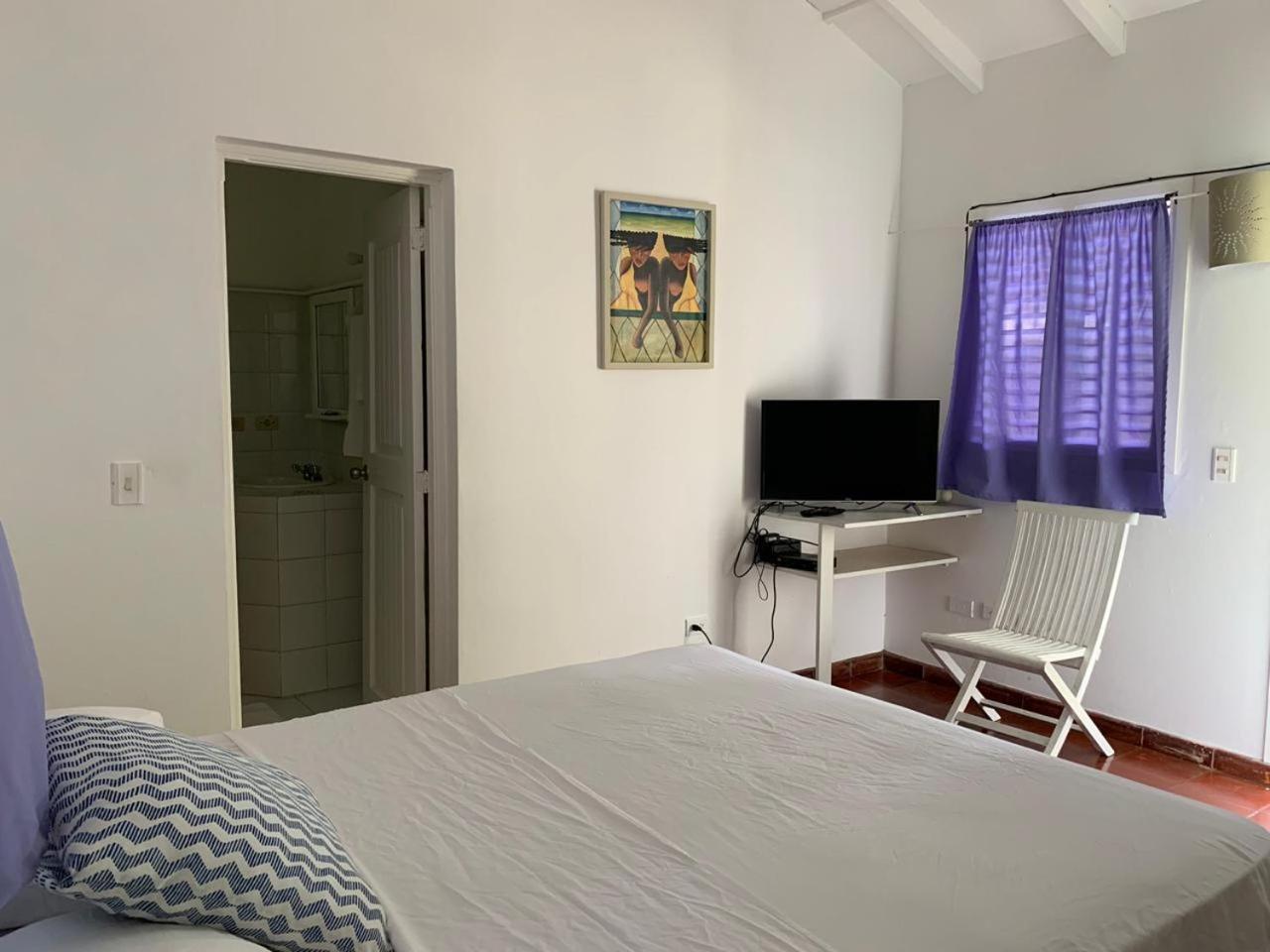 Standard Queen Room with no A/C