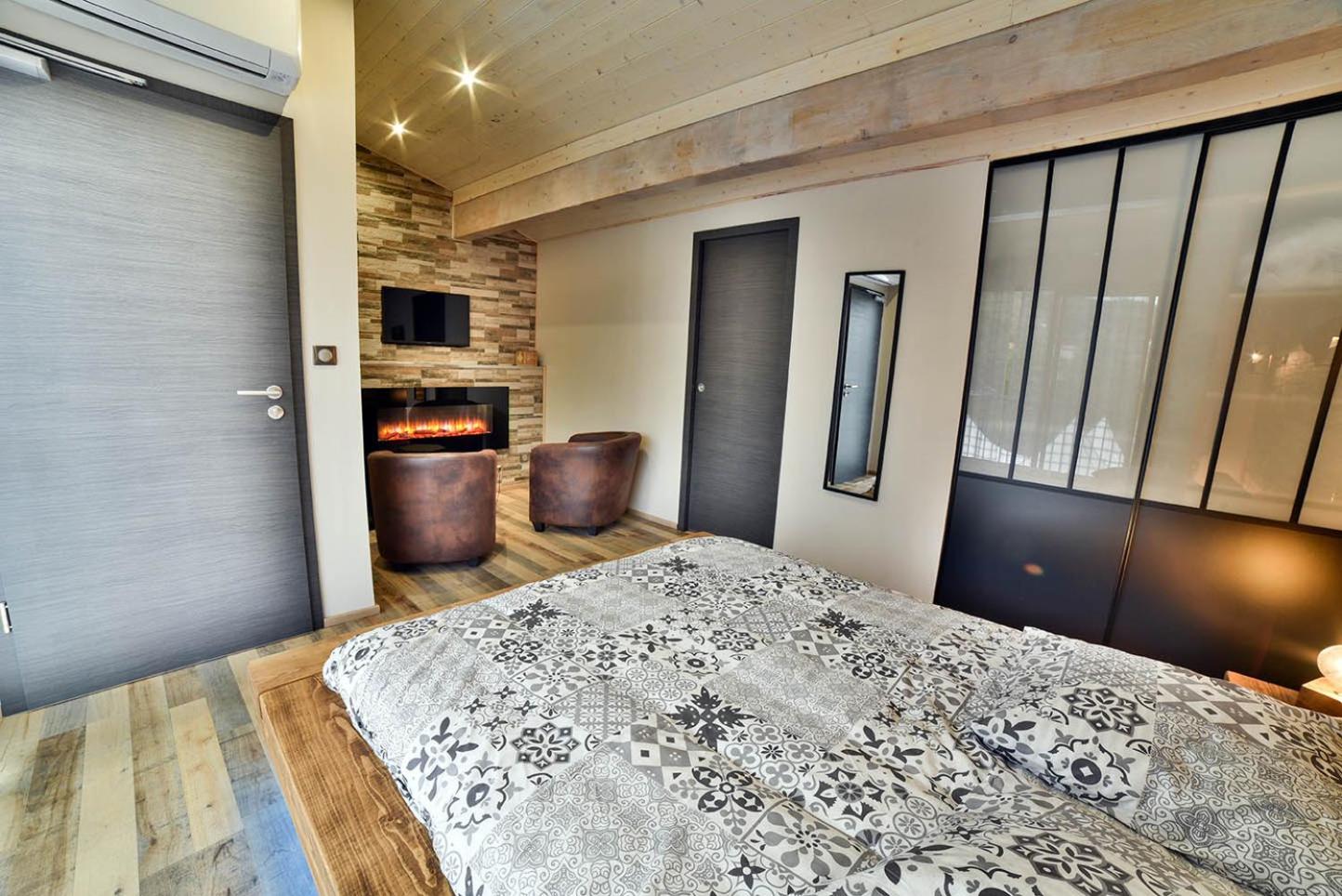 Deluxe Double Room with Balcony photo 3