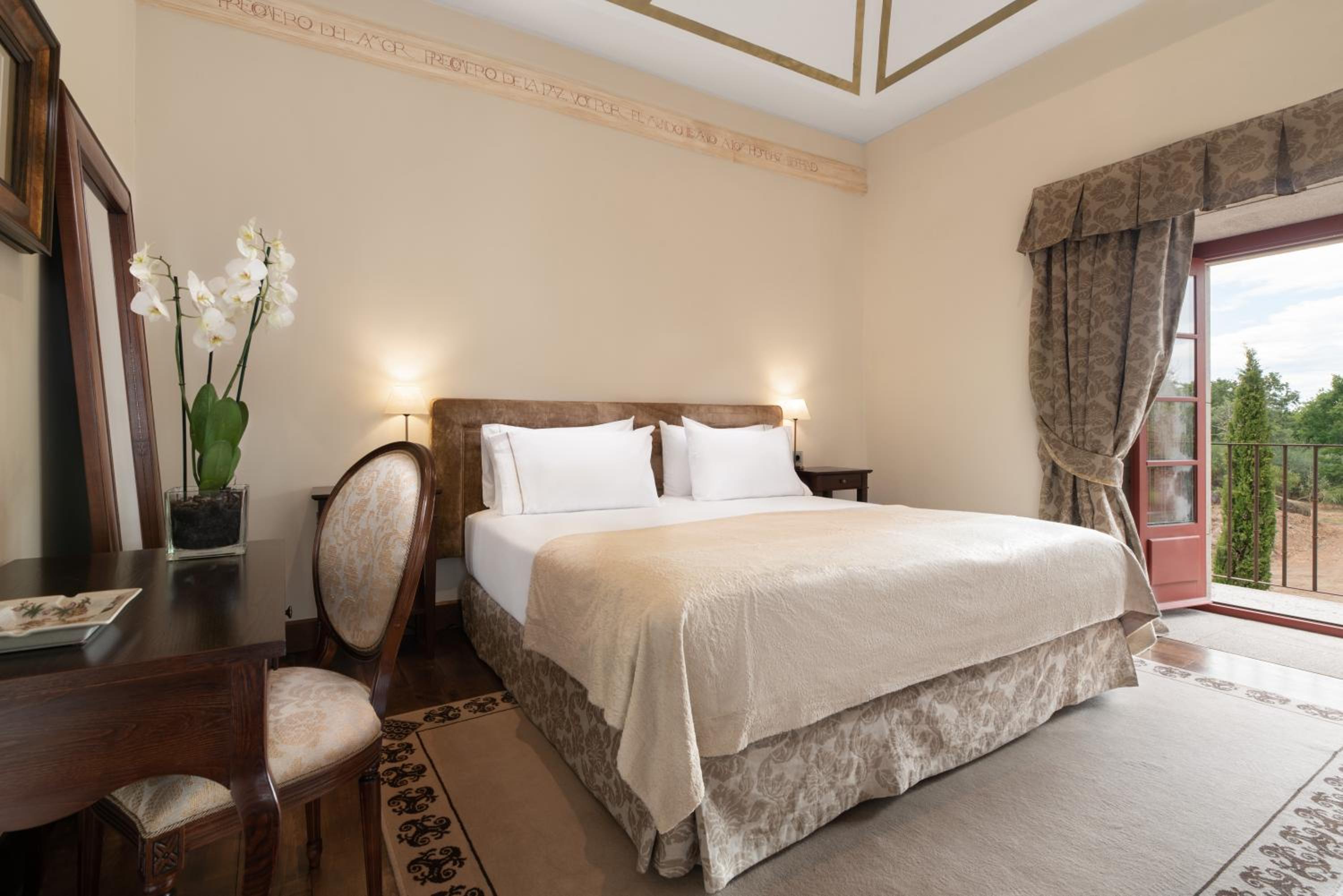 Deluxe Double Room - Photo 15