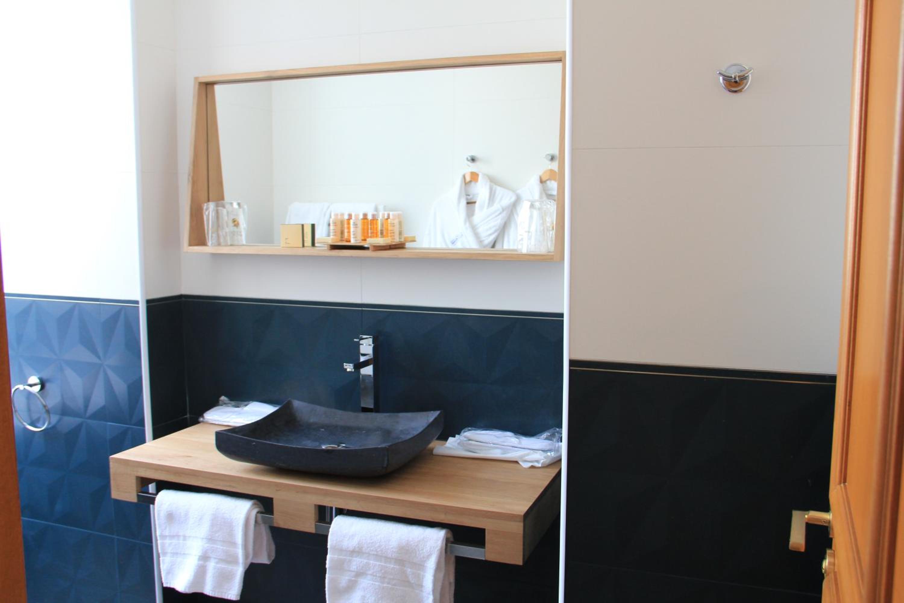 Double Room with Park View - Photo 6