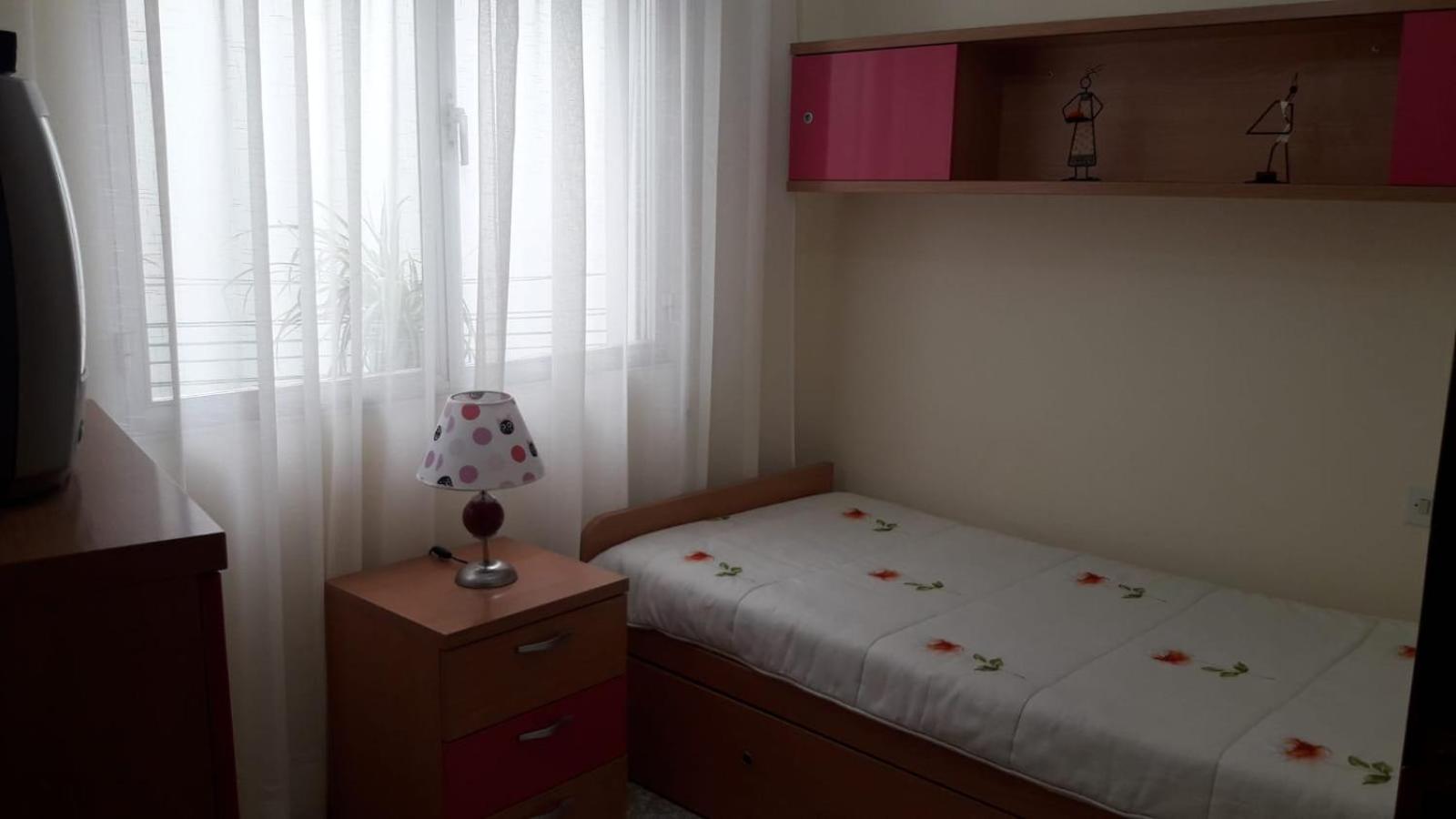 Small Single Room photo 3