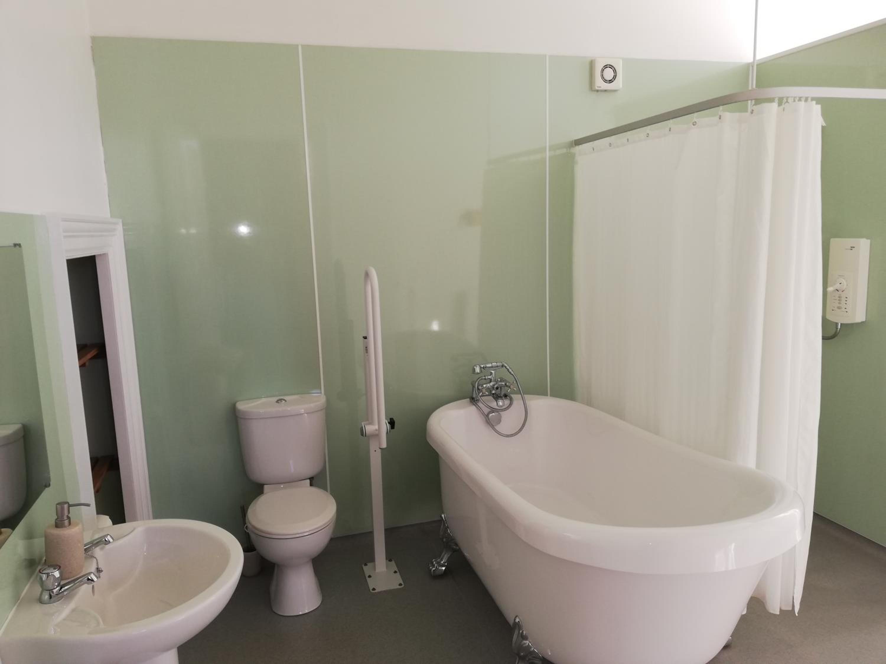King Room - Disability Access photo 2