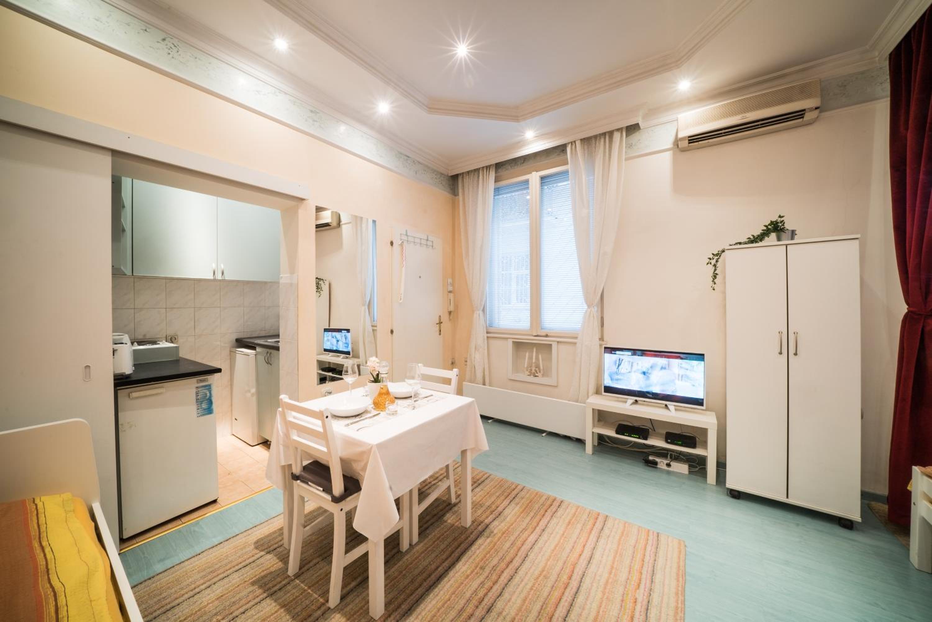 Studio Apartment